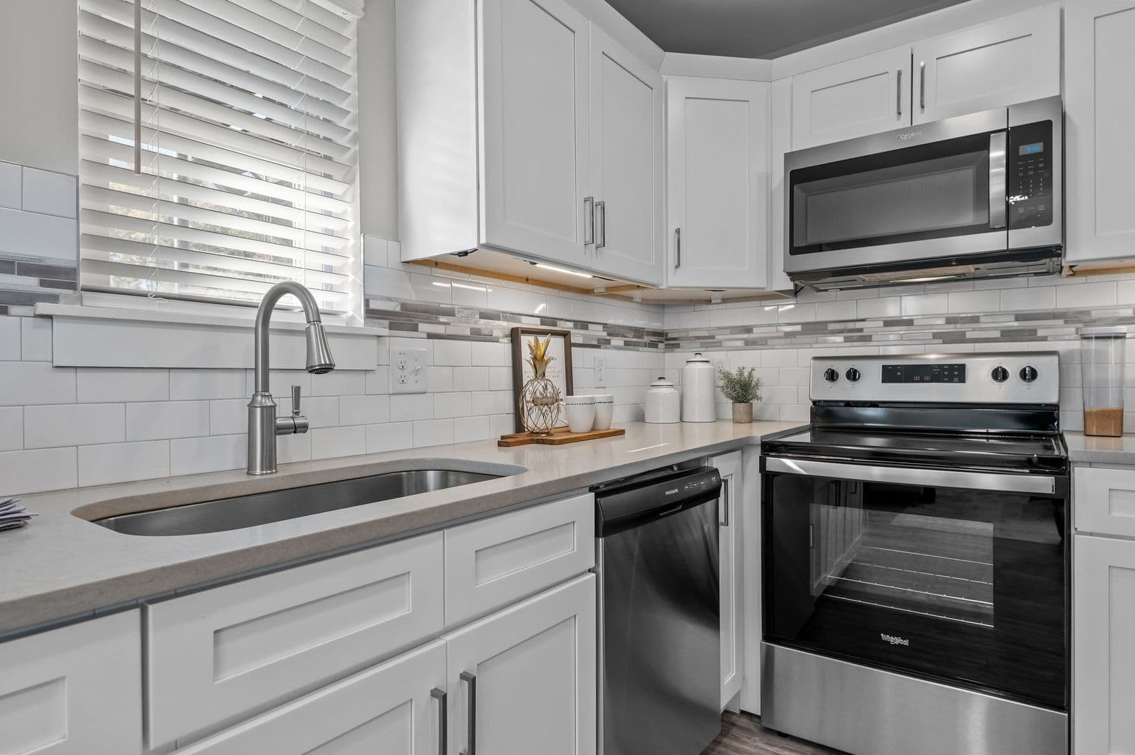 Updated 2BR just minutes from Downtown Durham! Quartz countertops, stainless appliances, LVP flooring, pet friendly! 7 of 15