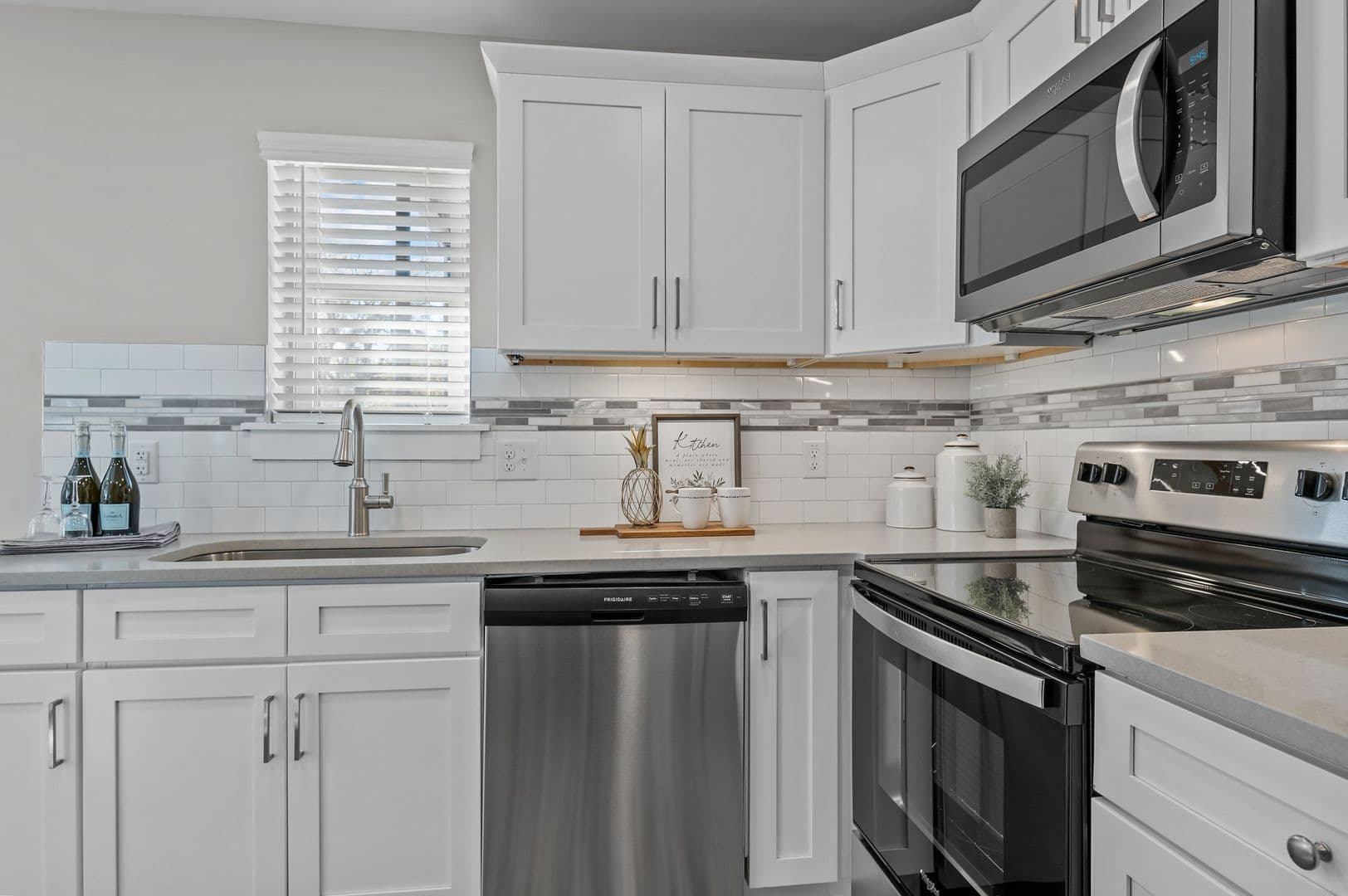 Updated 2BR just minutes from Downtown Durham! Quartz countertops, stainless appliances, LVP flooring, pet friendly! 6 of 15