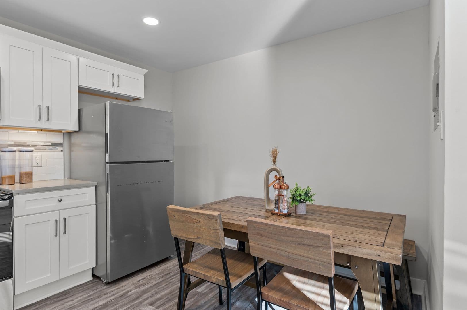 Updated 2BR just minutes from Downtown Durham! Quartz countertops, stainless appliances, LVP flooring, pet friendly! 5 of 15