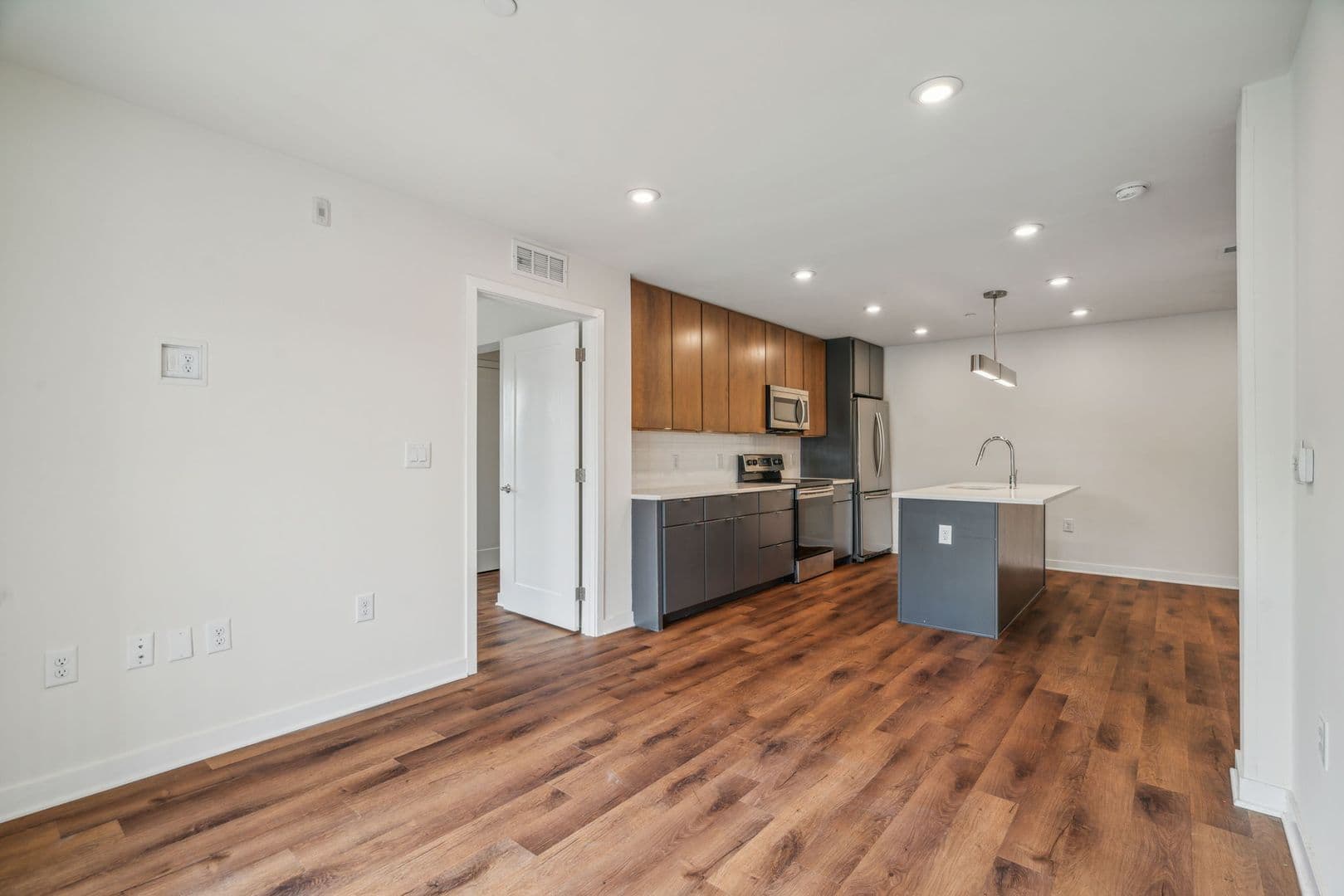 Graduate Pointe 17 of 43