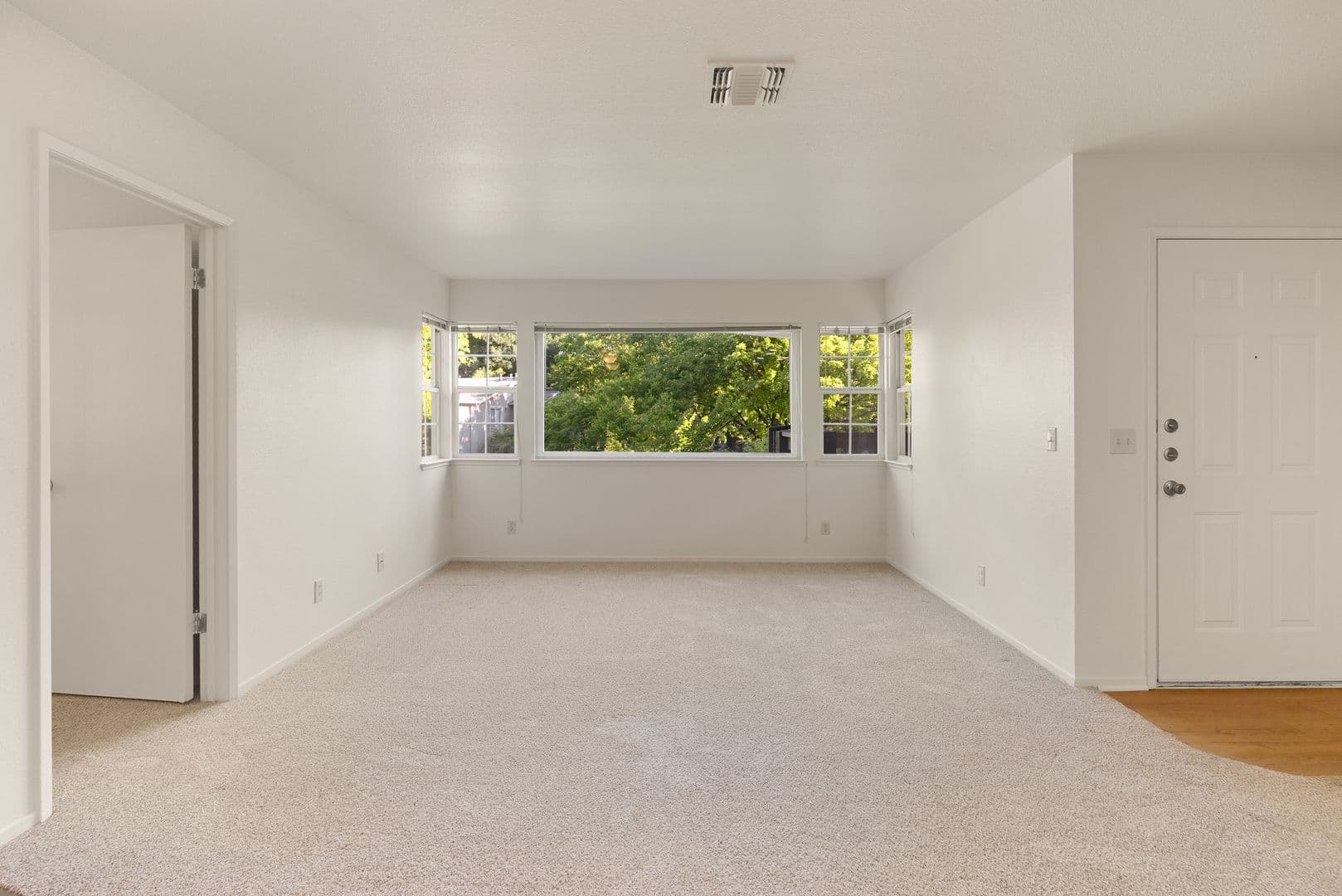 1661 Forest Avenue Apartments 2 of 15