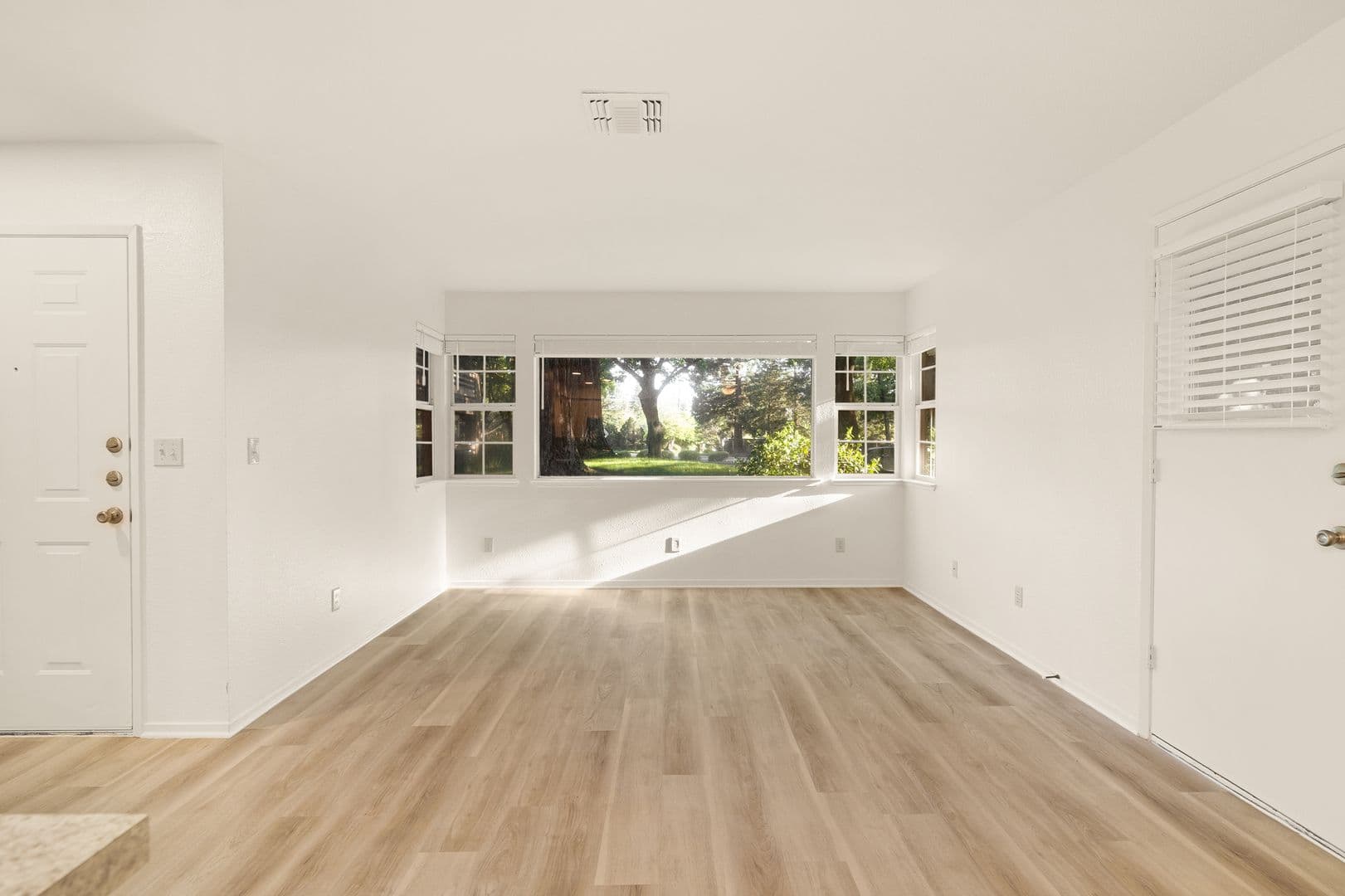 1661 Forest Avenue Apartments 2 of 12