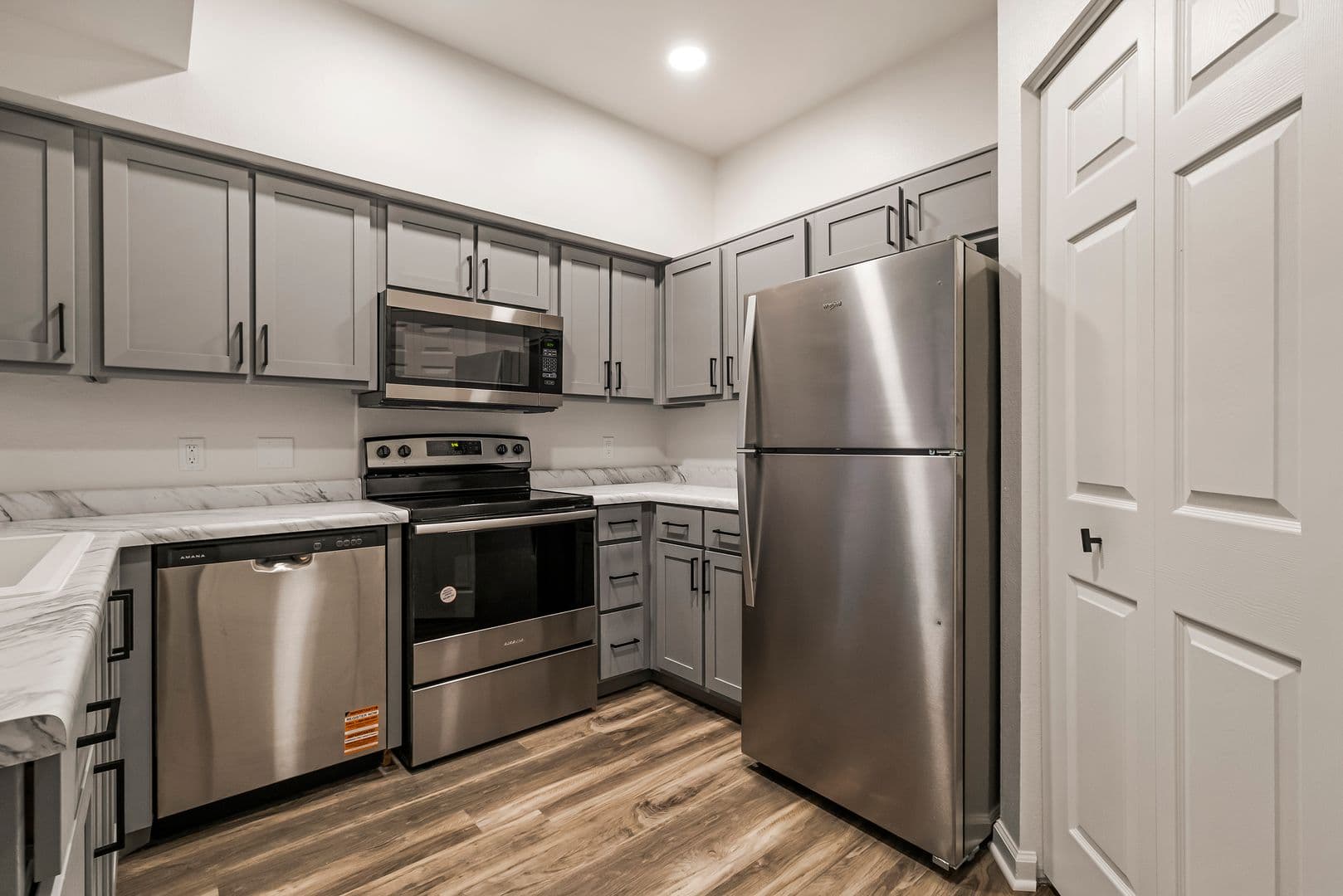 Sterling Oaks Apartments 9 of 27