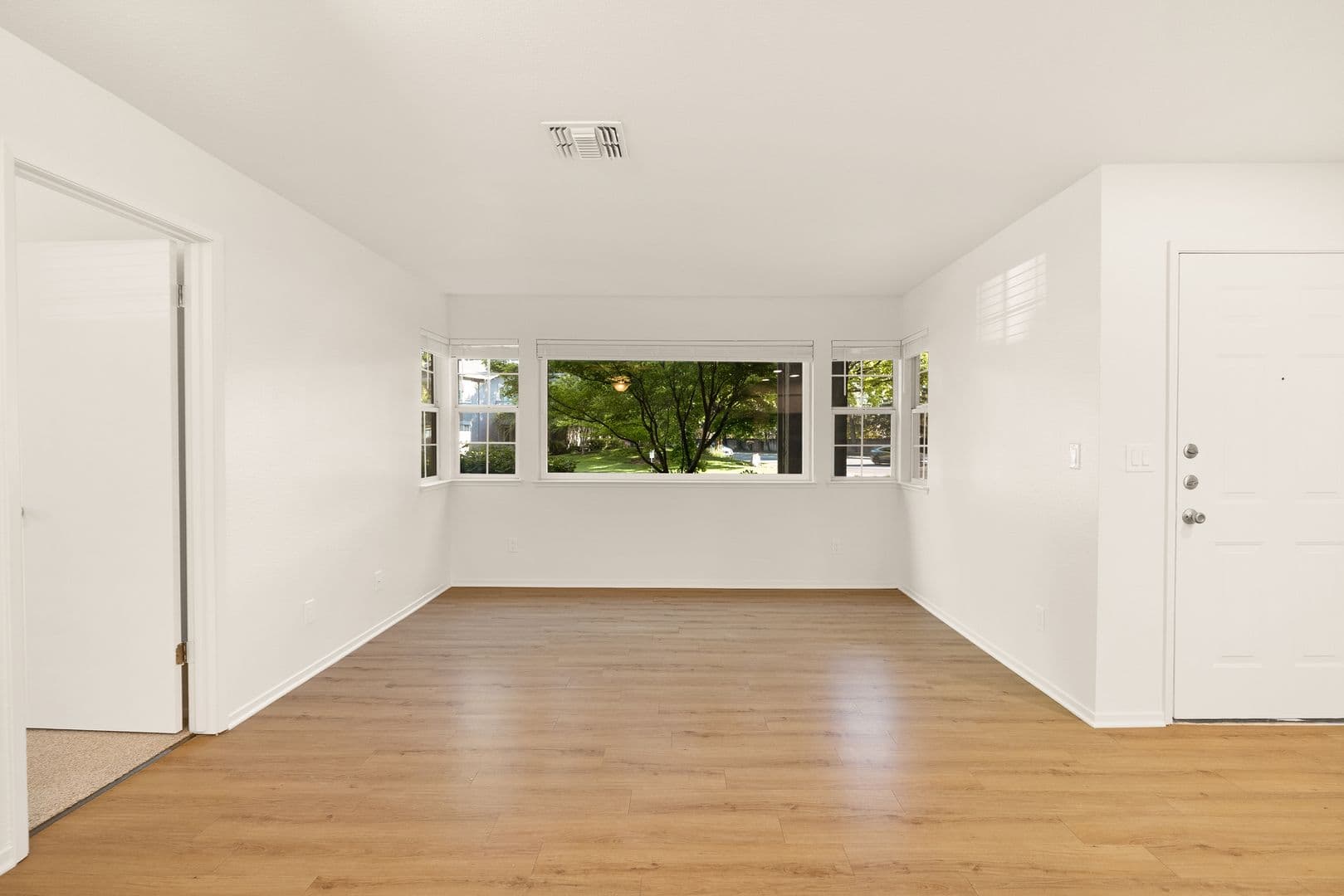 1661 Forest Avenue Apartments 1 of 16
