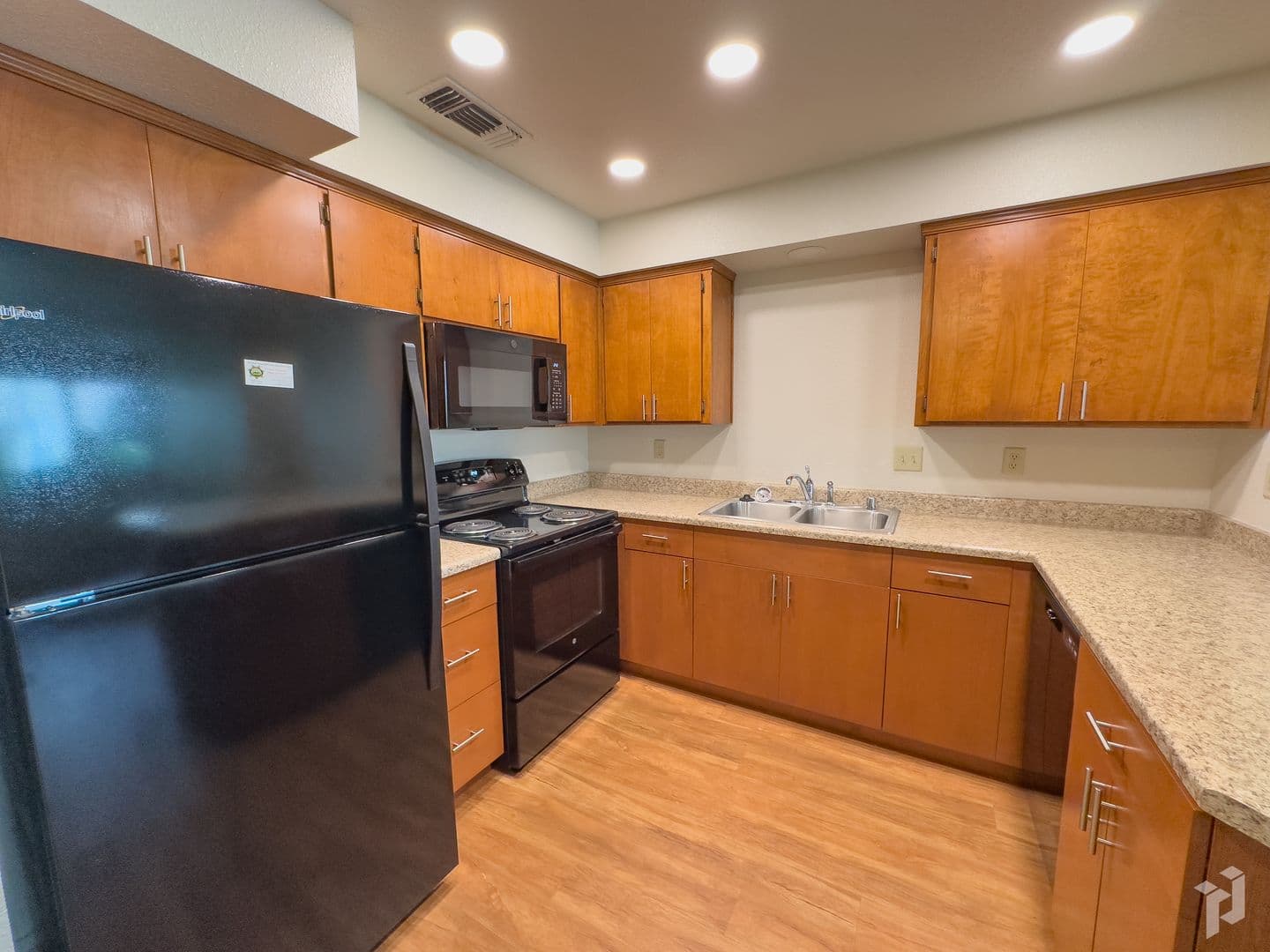 1661 Forest Avenue Apartments 2 of 11