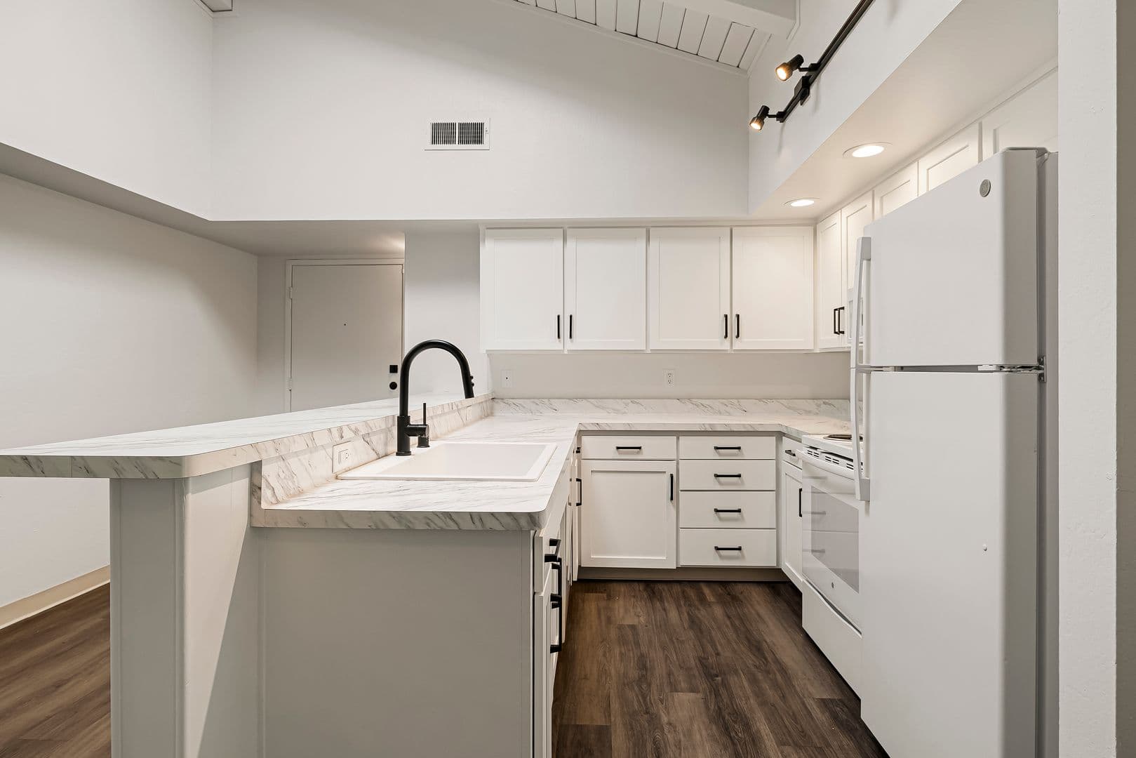 Villa Del Mar Apartments 8 of 20