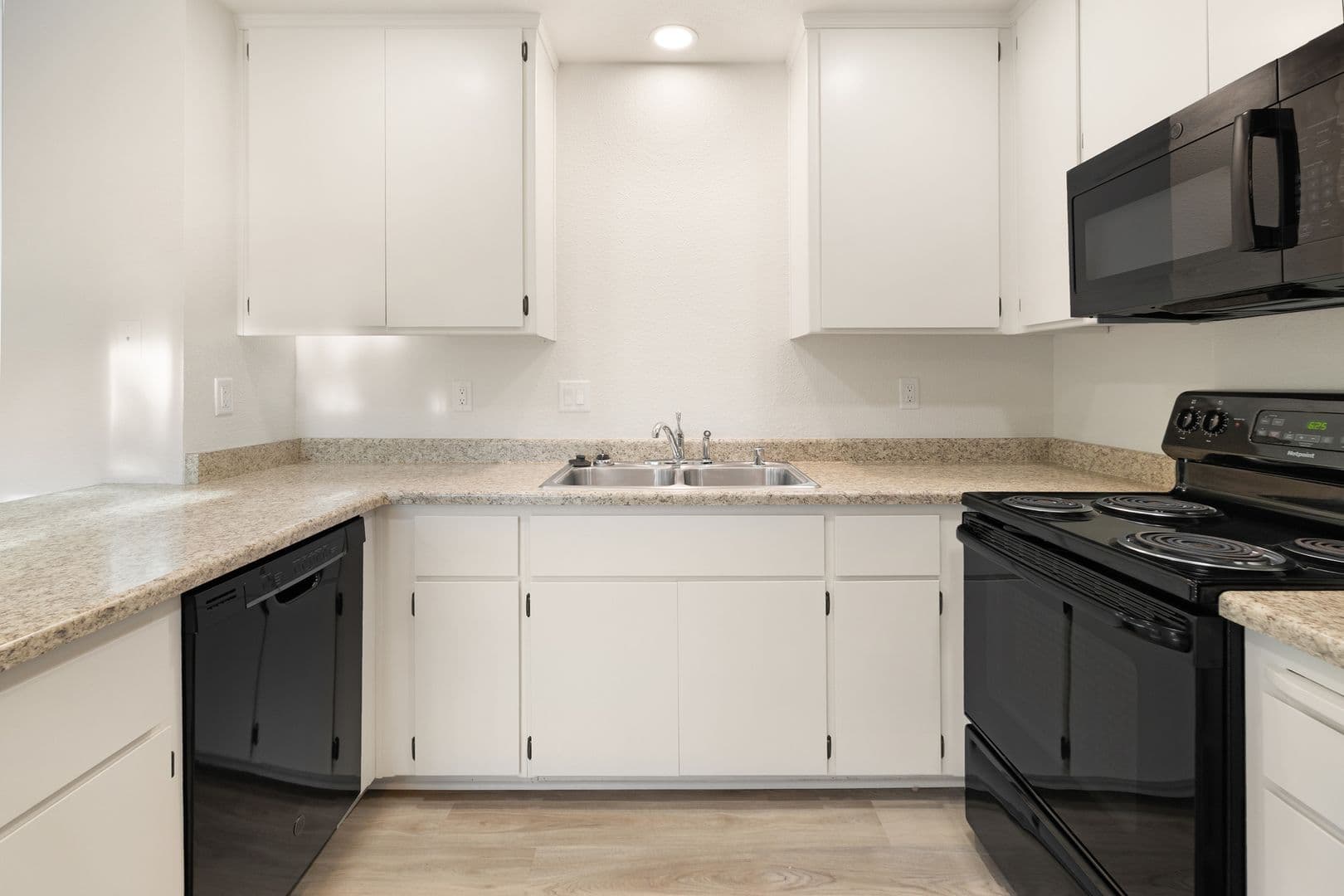 1661 Forest Avenue Apartments 5 of 12