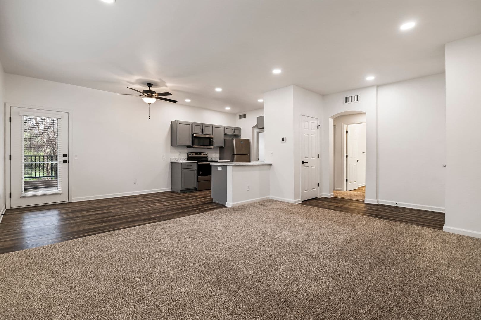 Sterling Oaks Apartments 1 of 23