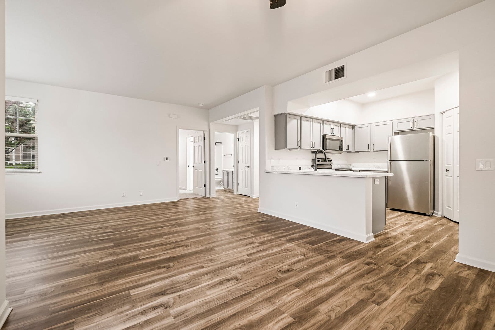 Sterling Oaks Apartments 7 of 27
