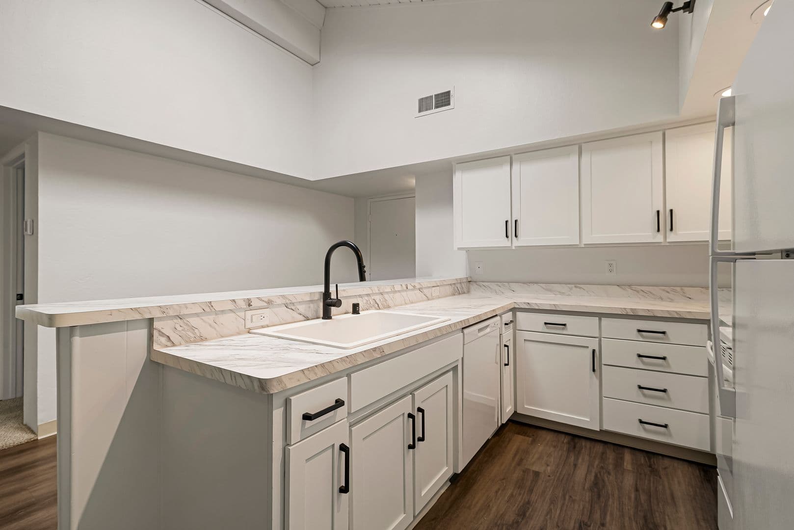 Villa Del Mar Apartments 9 of 20