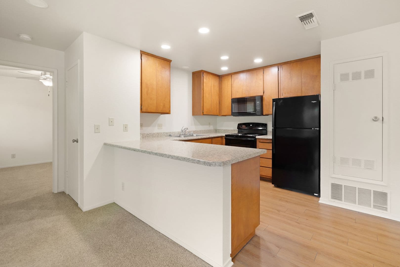 1661 Forest Avenue Apartments 3 of 15