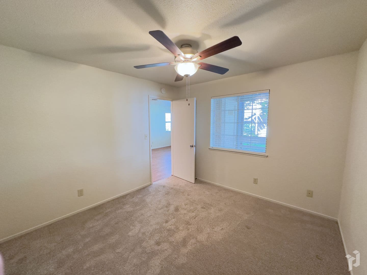1661 Forest Avenue Apartments 7 of 11