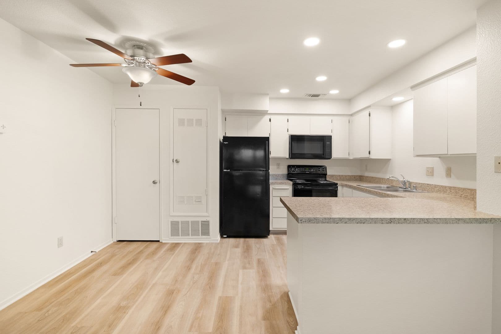 1661 Forest Avenue Apartments 3 of 12