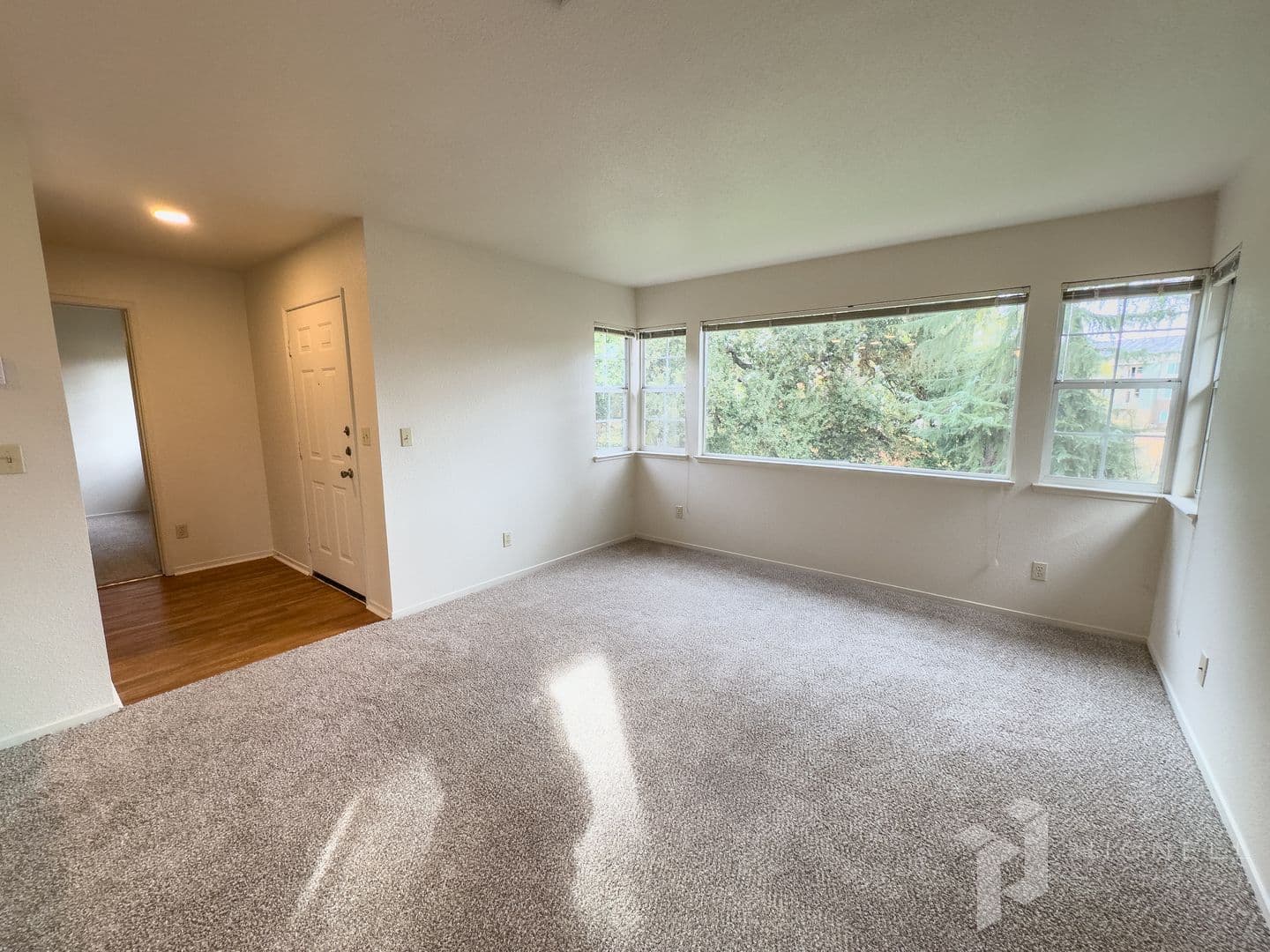 1661 Forest Avenue Apartments 2 of 6