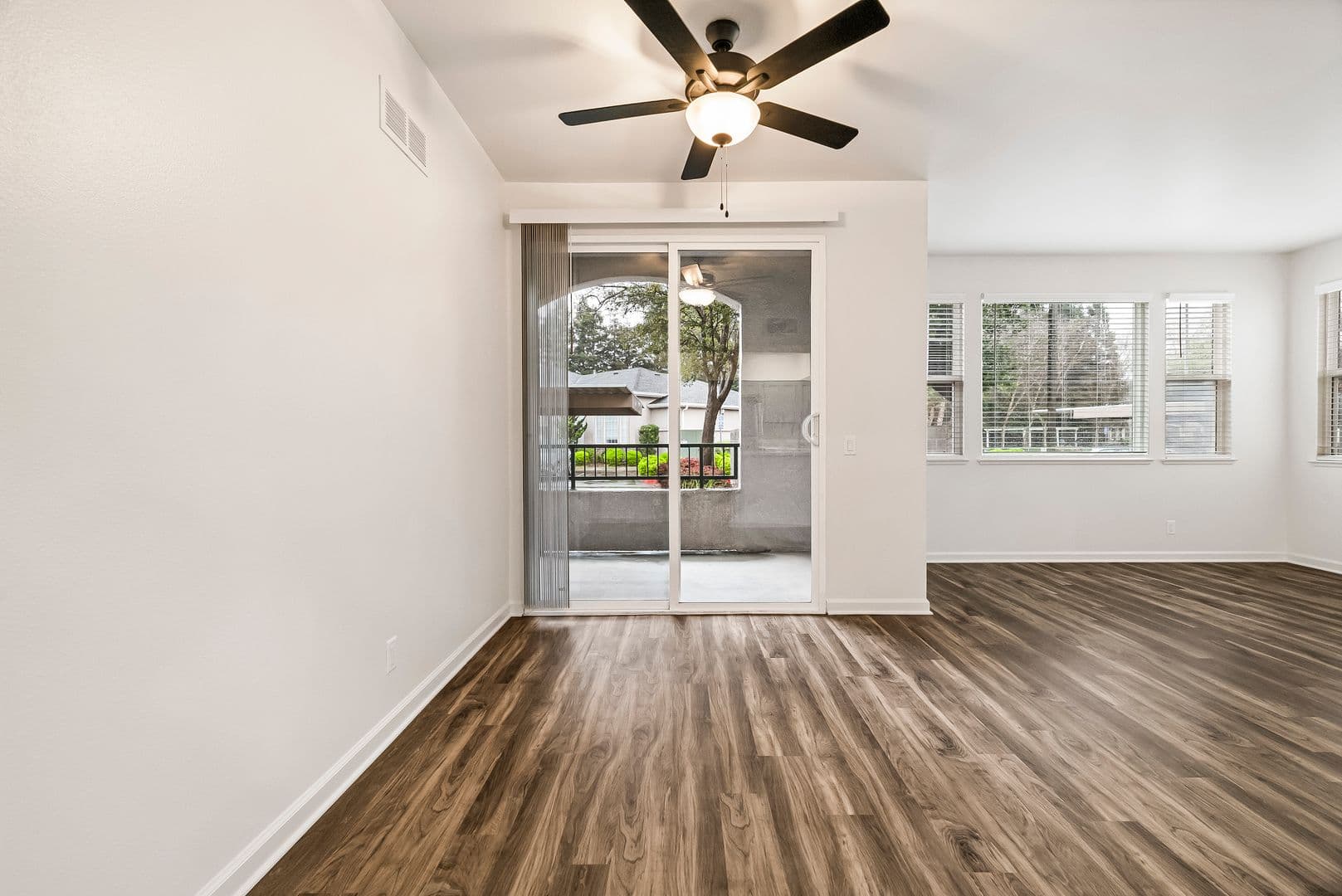 Sterling Oaks Apartments 6 of 27