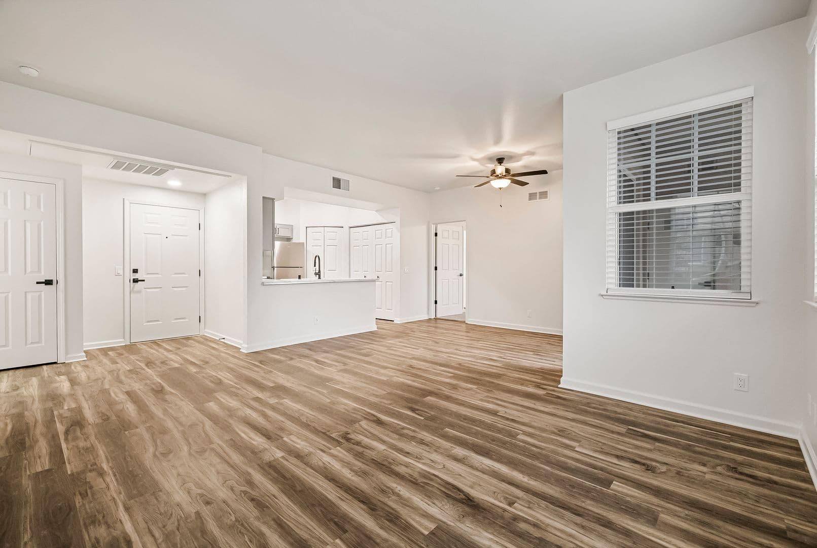 Sterling Oaks Apartments 4 of 27