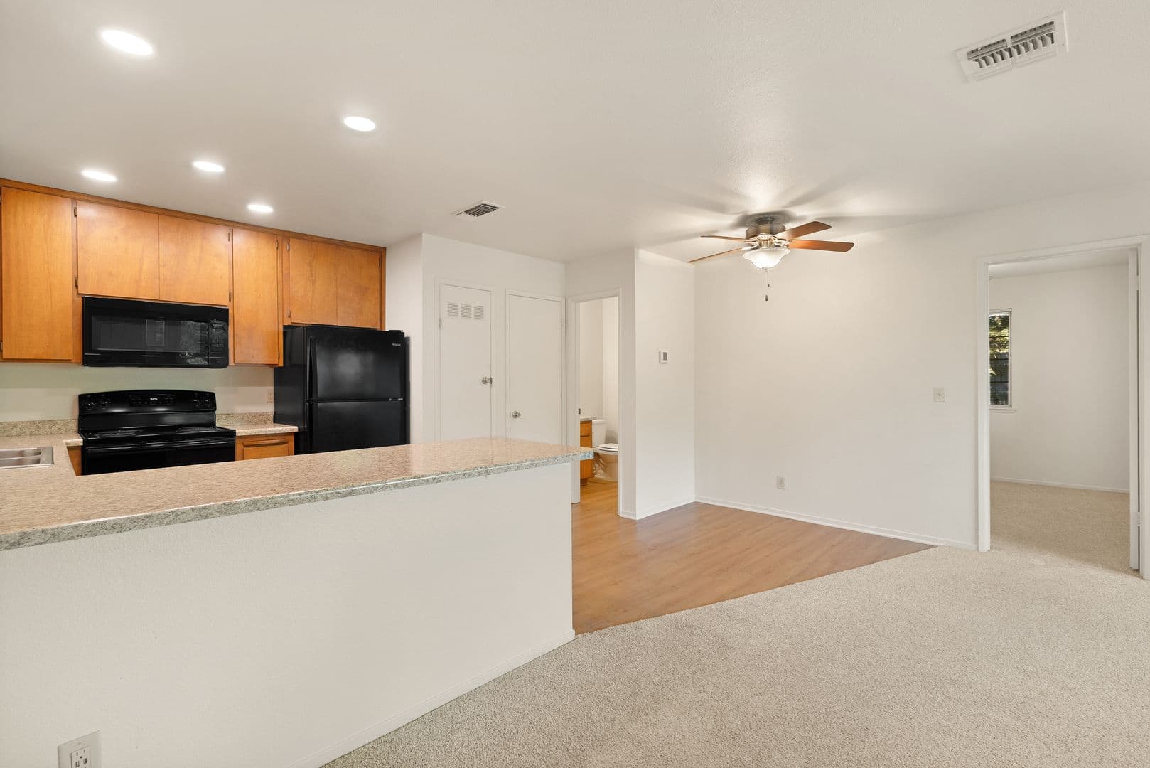 1661 Forest Avenue Apartments 4 of 15