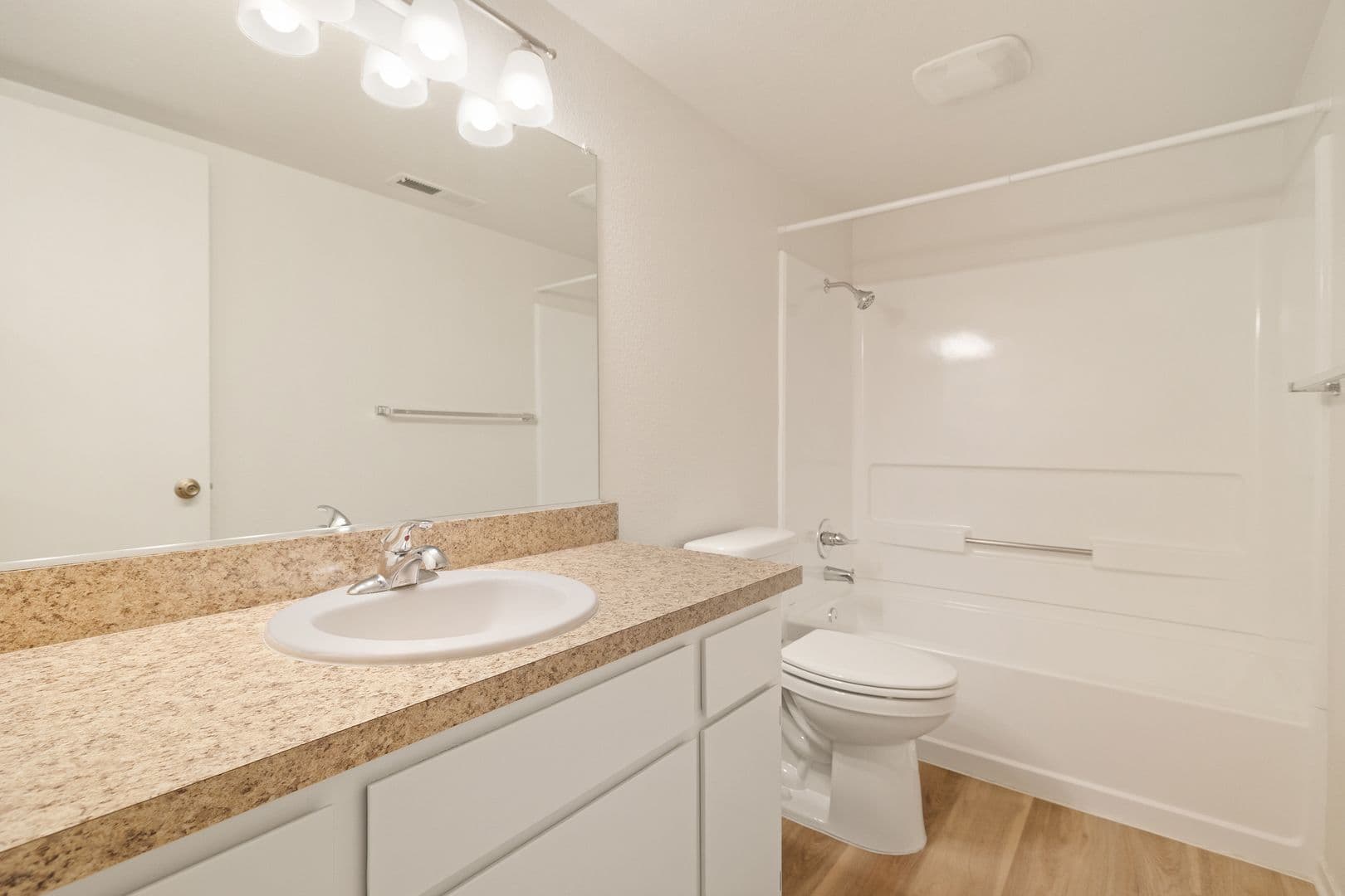 1661 Forest Avenue Apartments 8 of 12