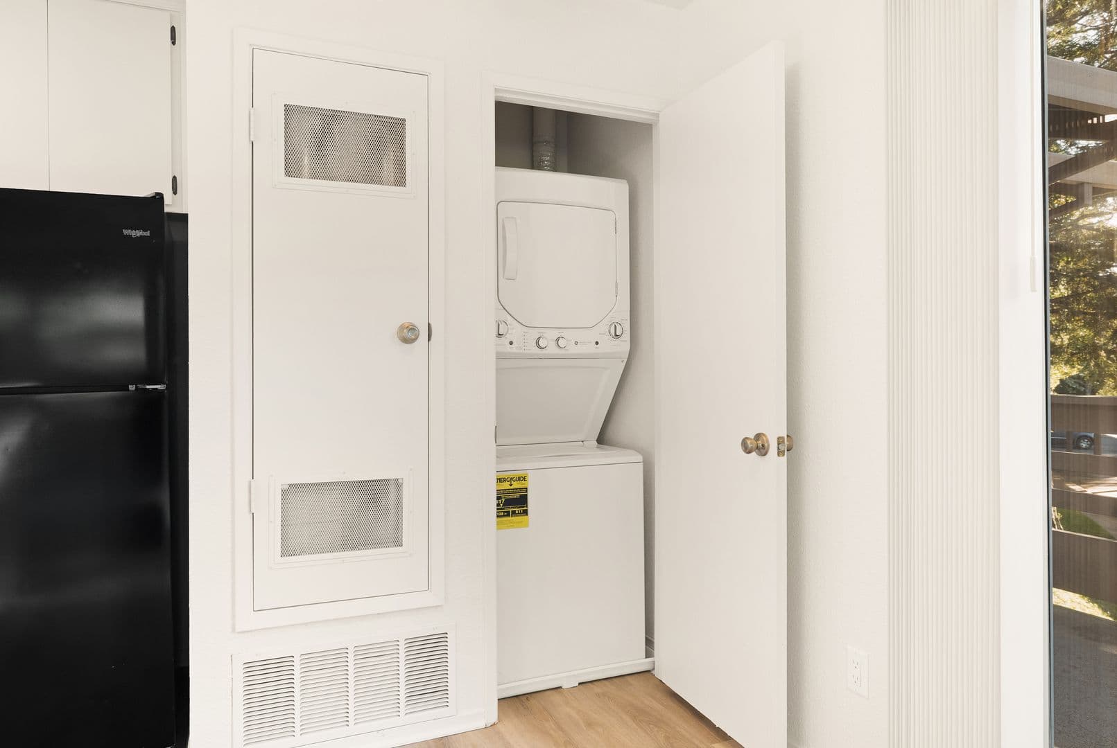 1661 Forest Avenue Apartments 6 of 12