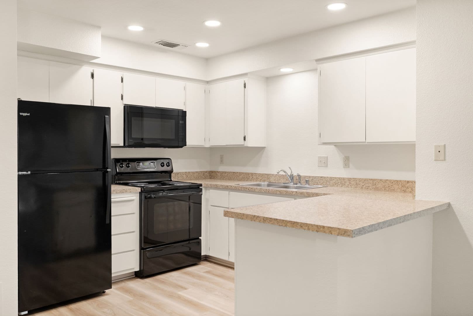1661 Forest Avenue Apartments 4 of 12