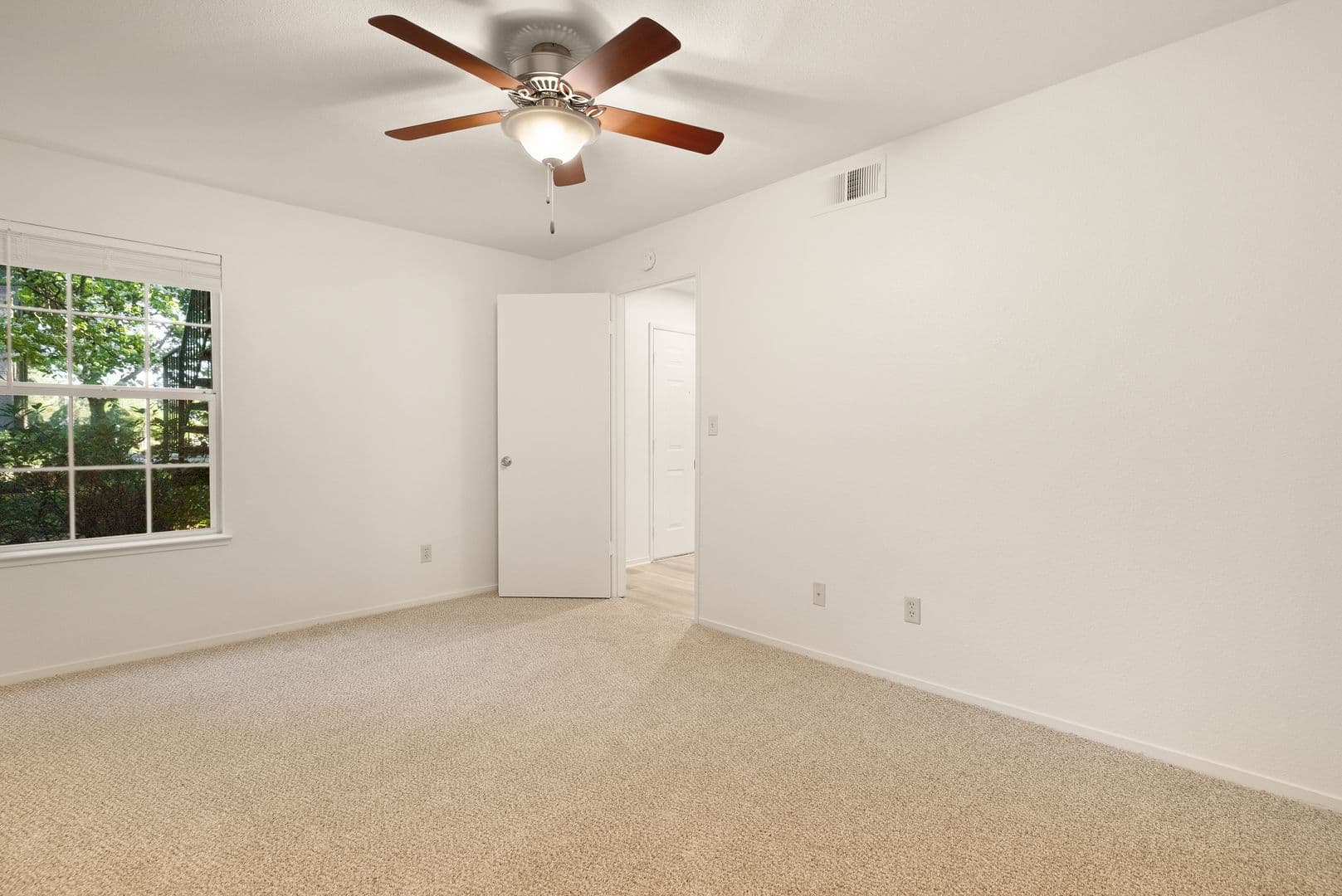 1661 Forest Avenue Apartments 10 of 12