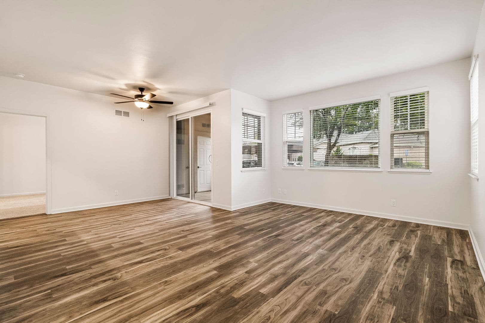 Sterling Oaks Apartments 1 of 27