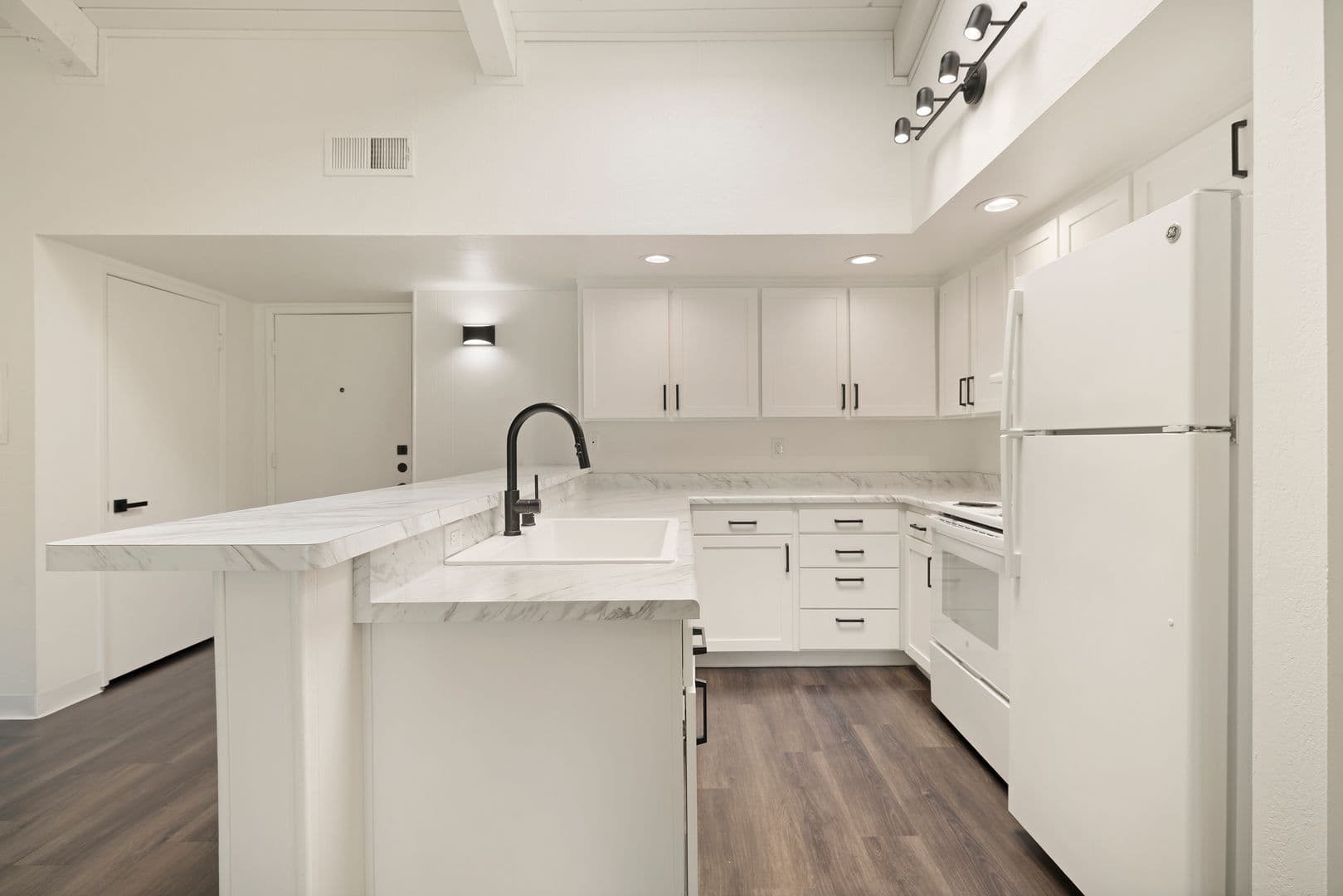 Villa Del Mar Apartments 5 of 20
