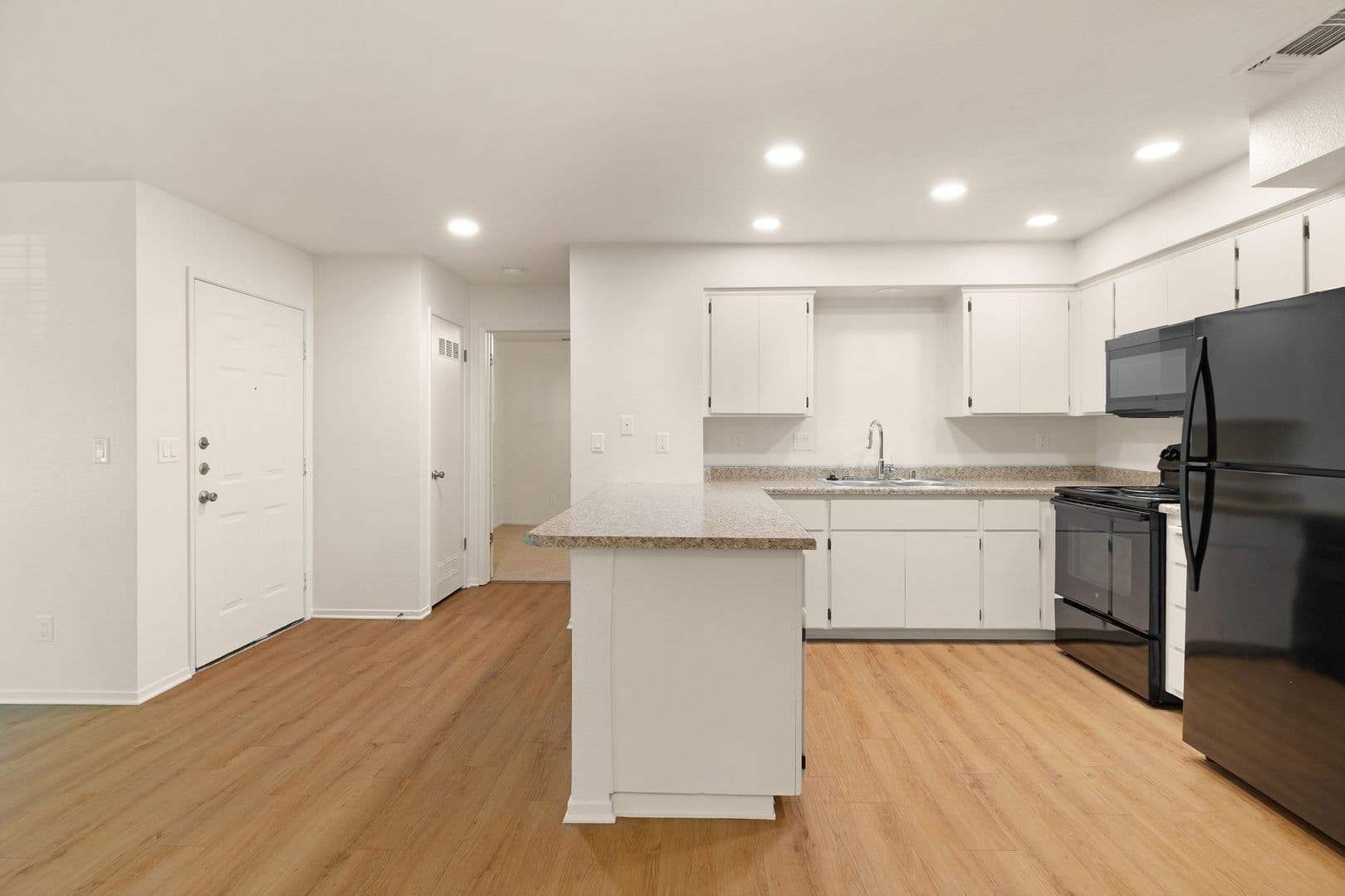 1661 Forest Avenue Apartments 4 of 16