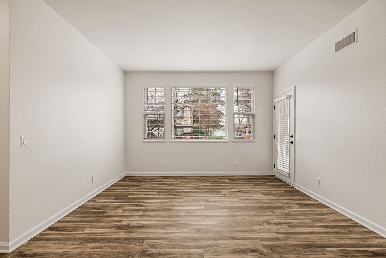 Sterling Oaks Apartments 3 of 20