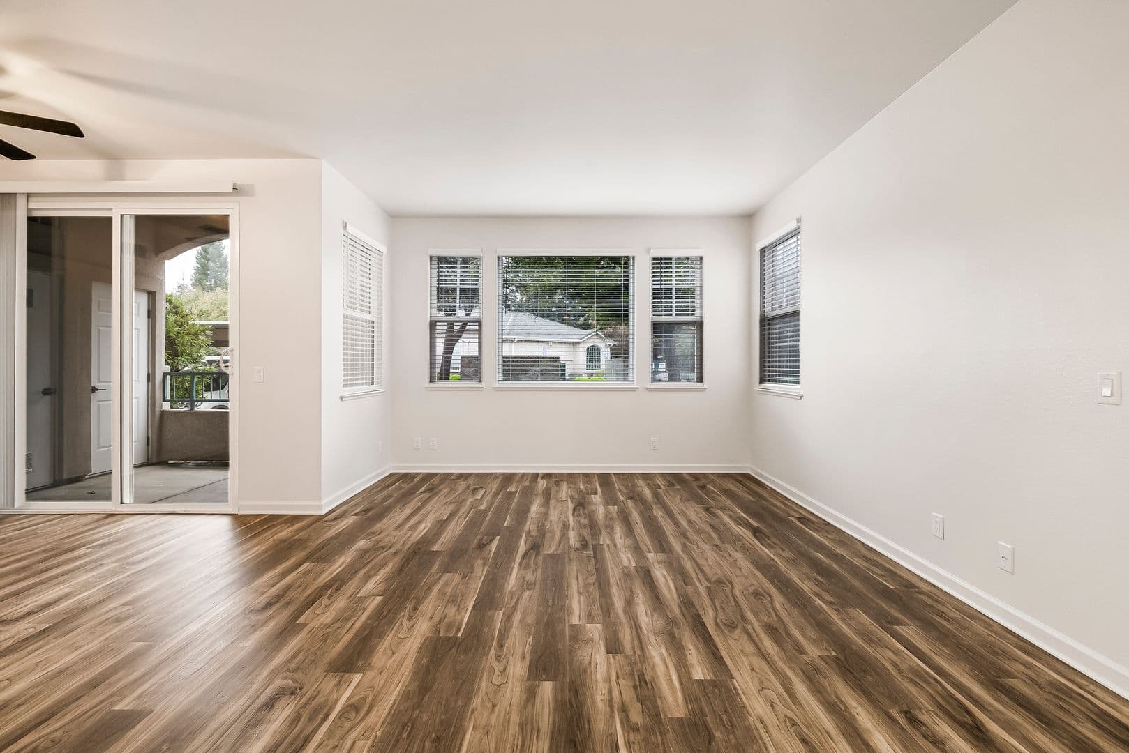 Sterling Oaks Apartments 2 of 27