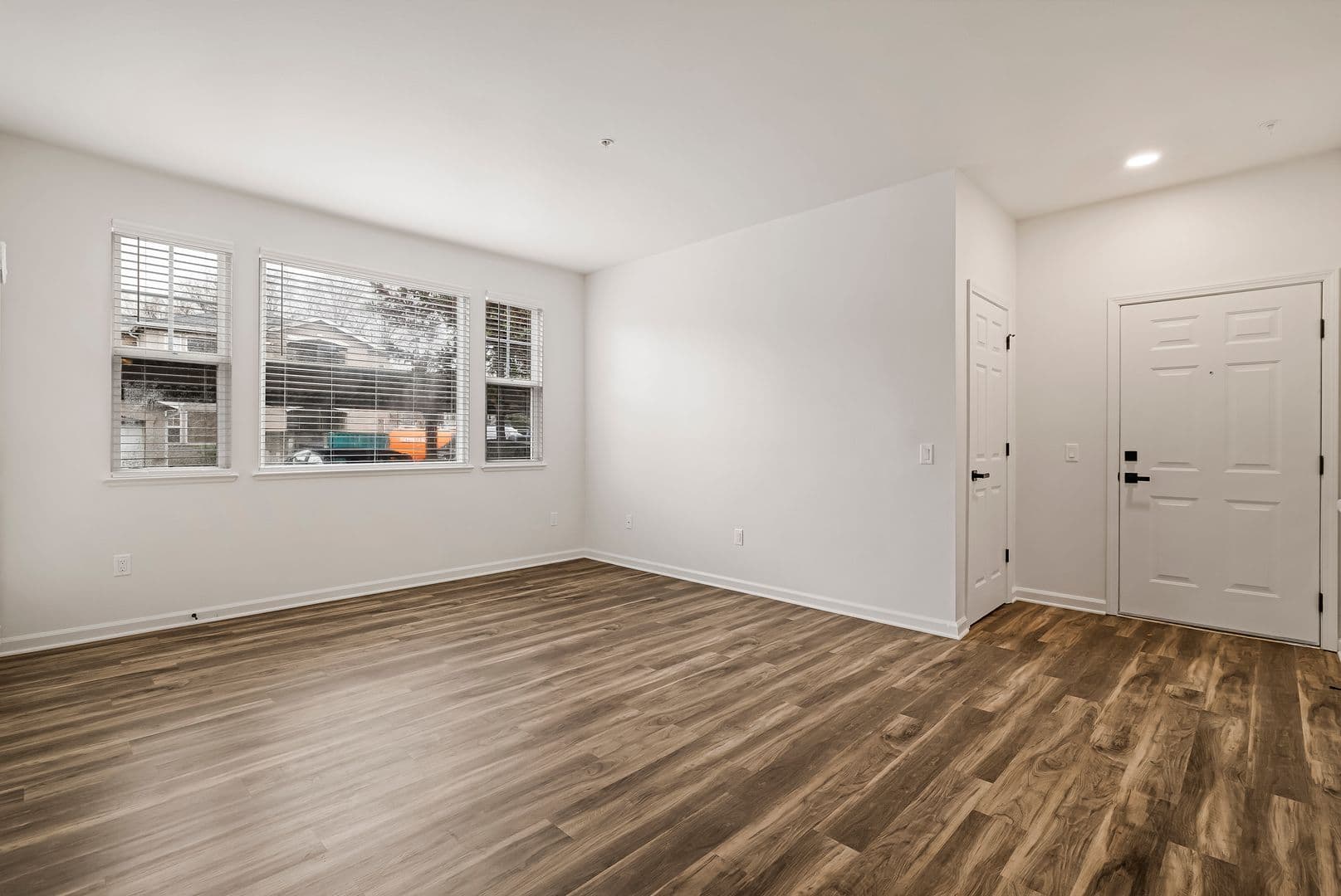 Sterling Oaks Apartments 4 of 24