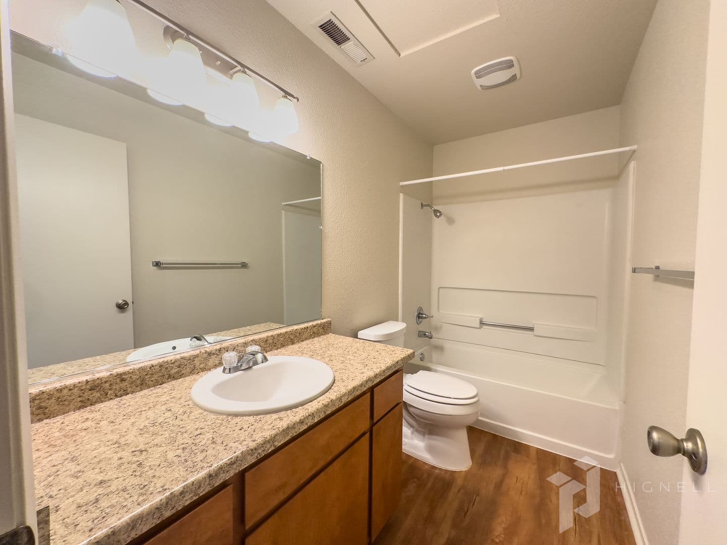 1661 Forest Avenue Apartments 5 of 6