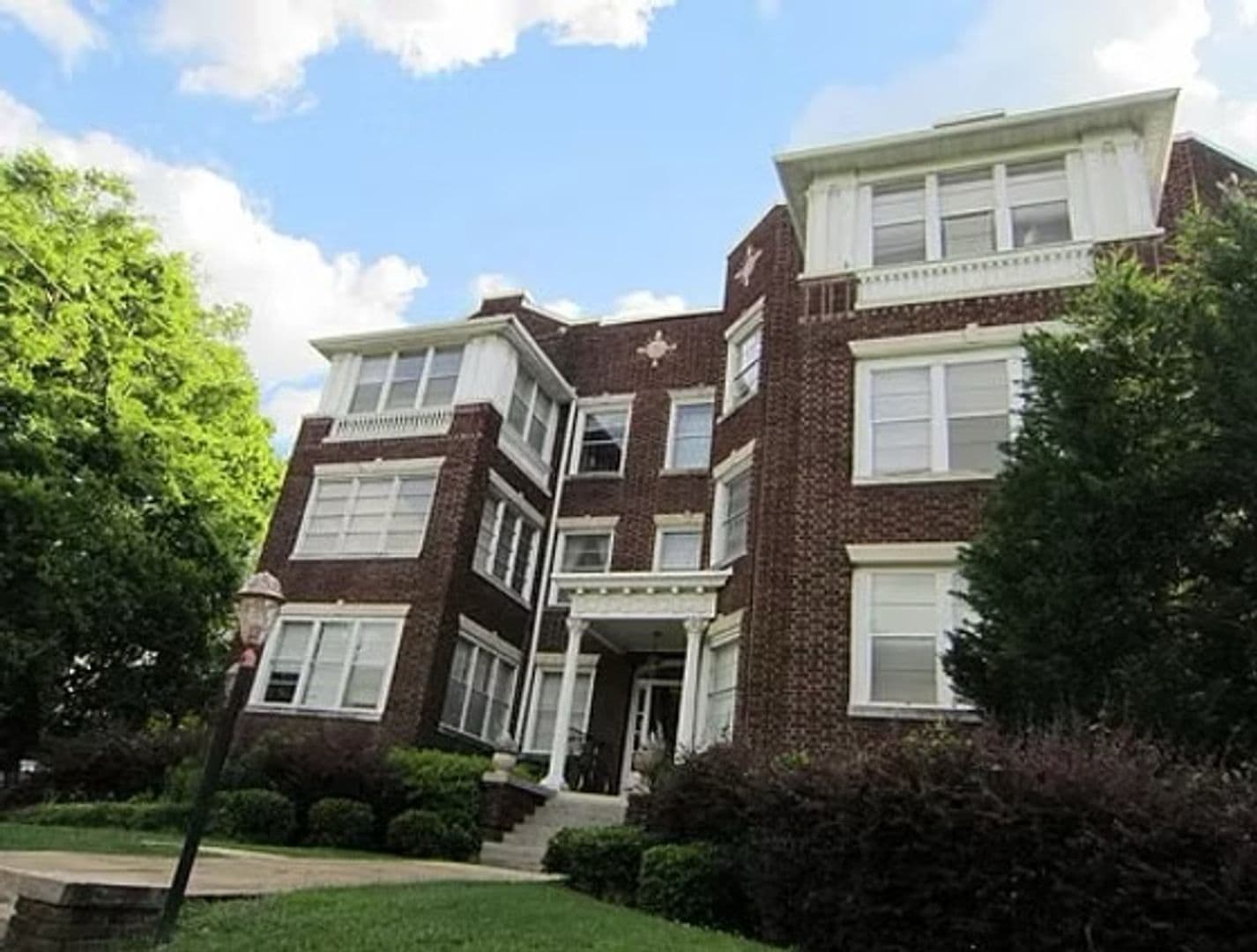 Historic and Charming 2br with view of the Park, Great Location 1 of 10