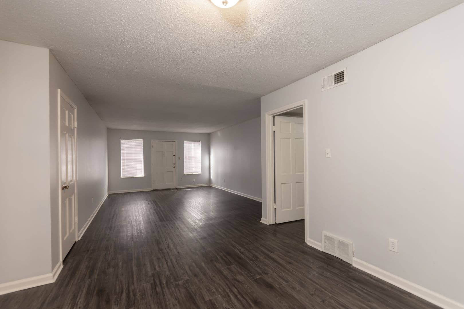 Colonial Apartments 6 of 16