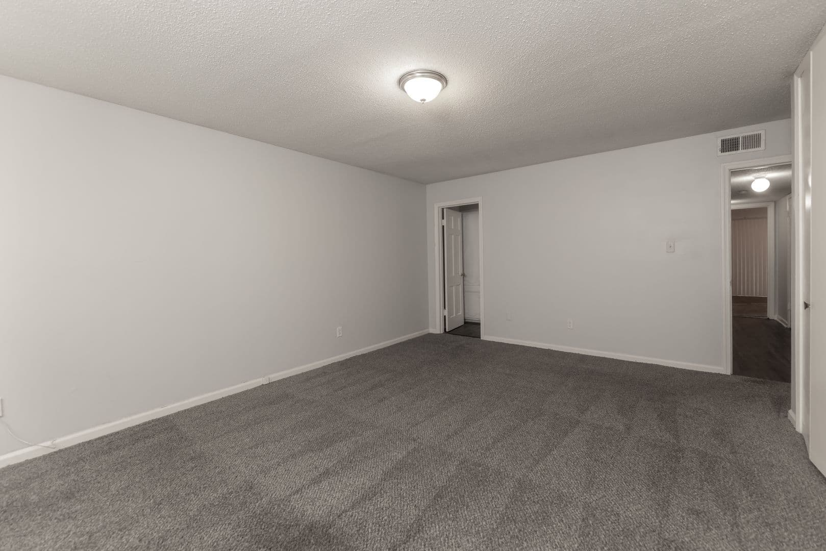 Colonial Apartments 15 of 16