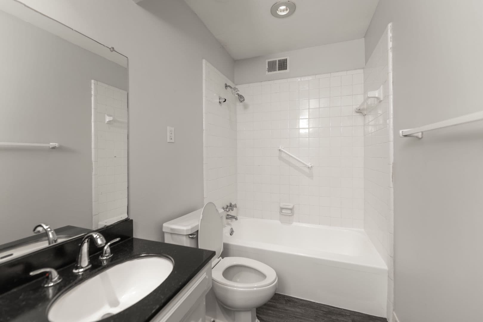 Colonial Apartments 16 of 16