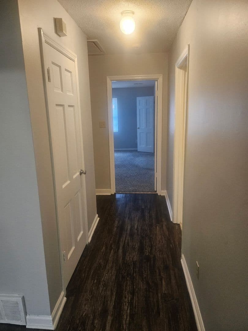 Colonial Apartments 9 of 16