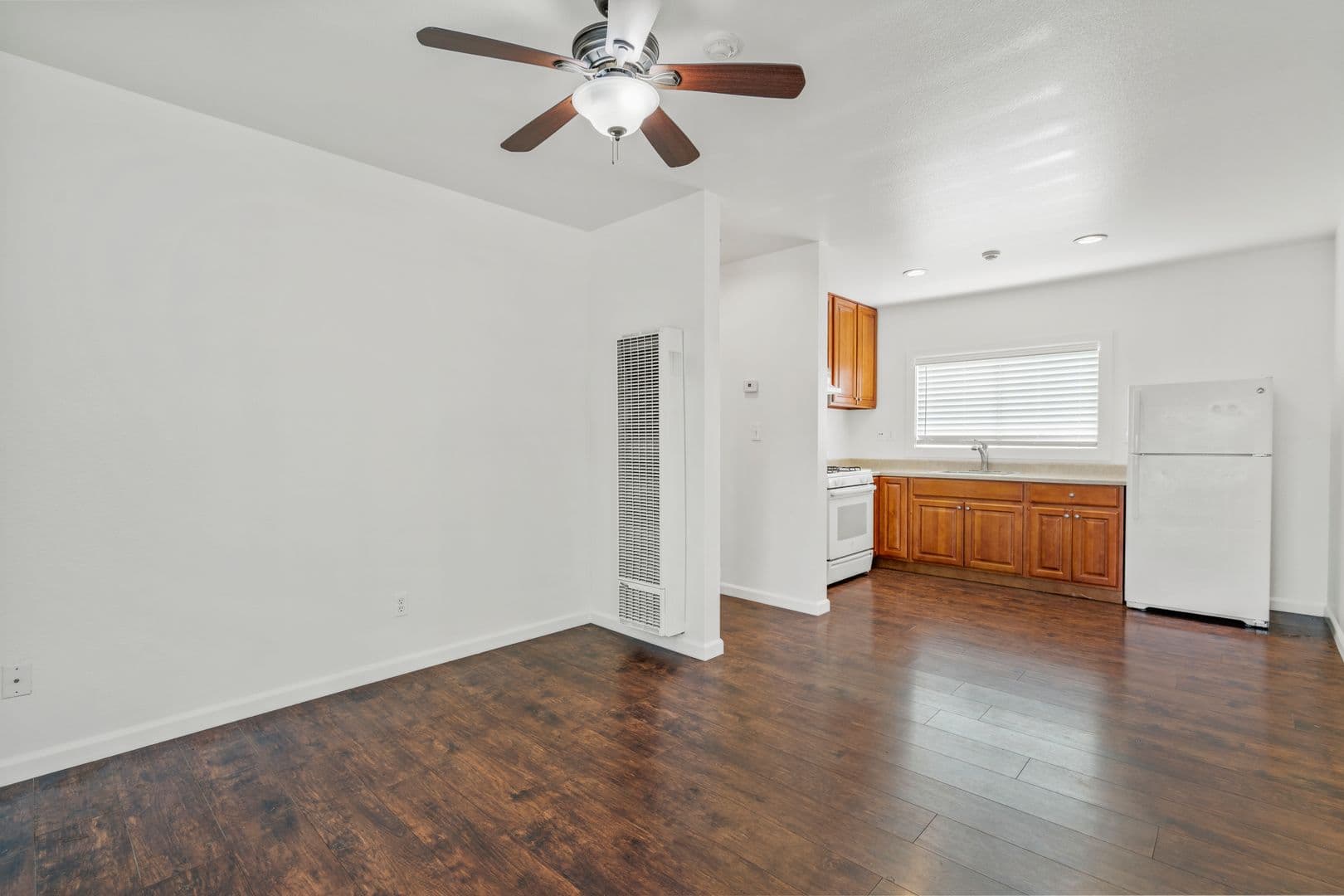 Las Flores Apartments 7 of 7