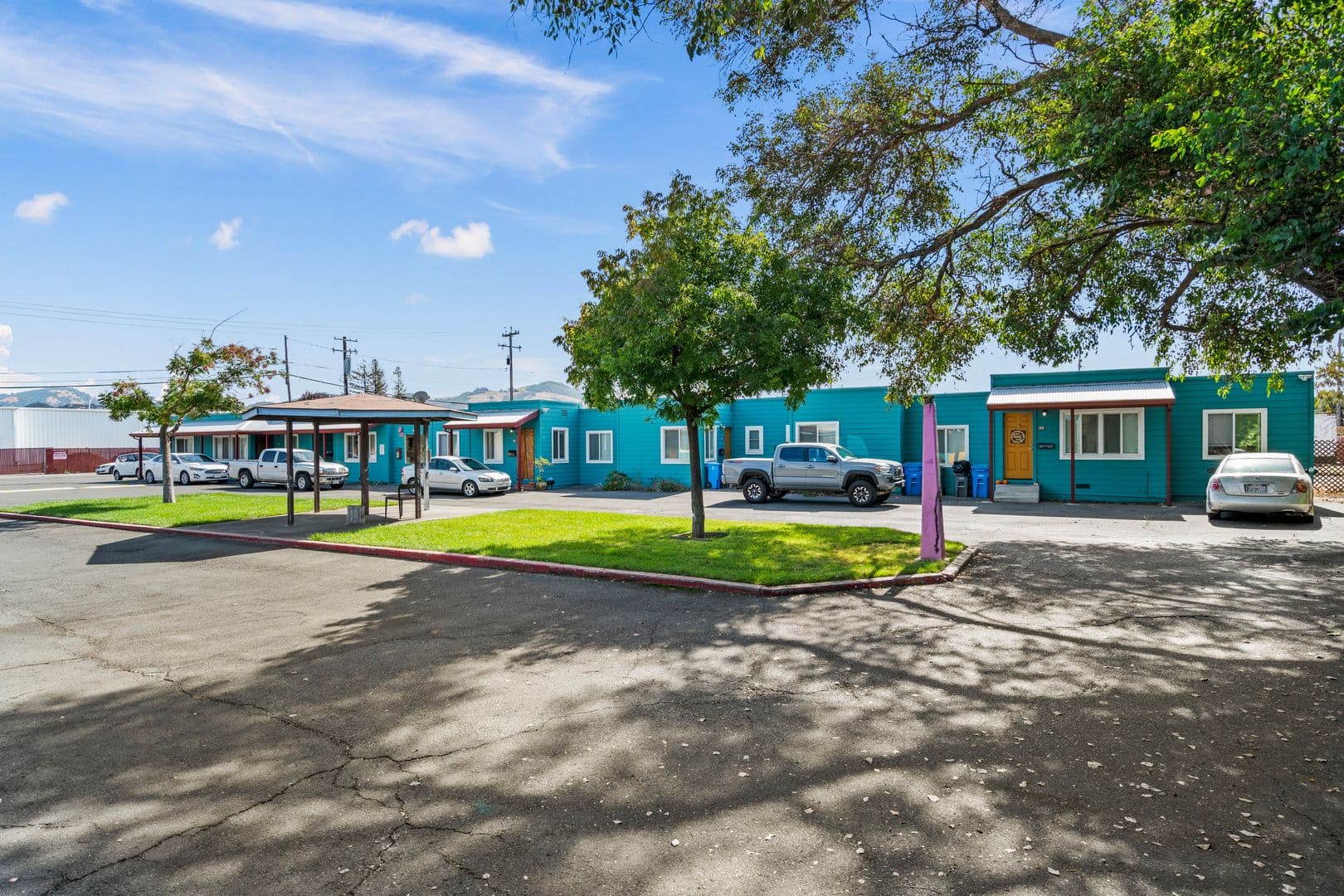 Las Flores Apartments 2 of 7
