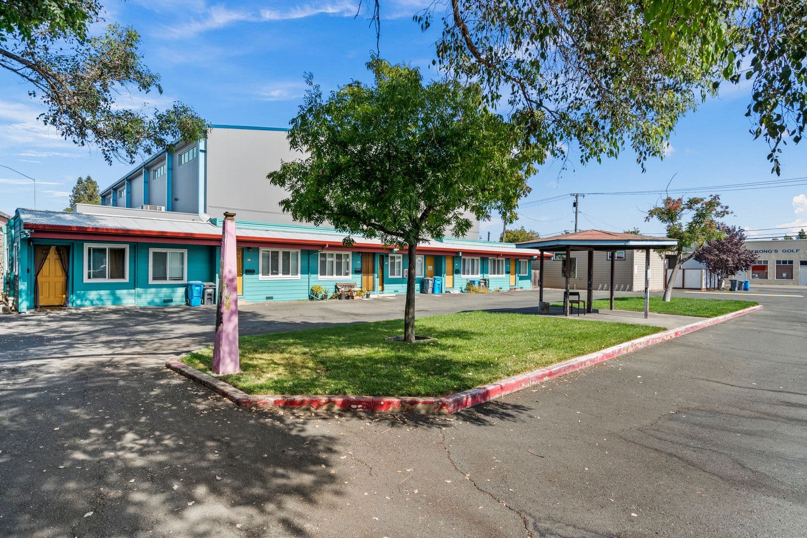 Las Flores Apartments 1 of 7