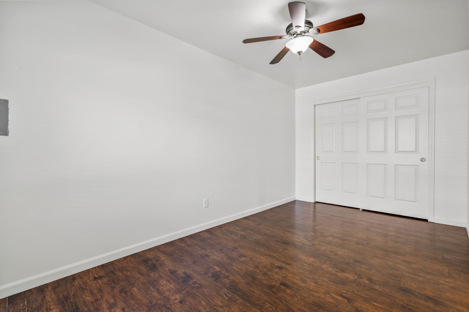 Las Flores Apartments 5 of 7