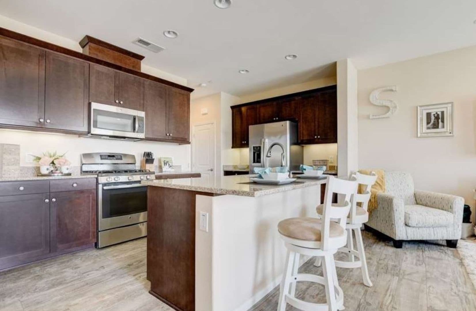 1785 Saltaire Place 3 of 8