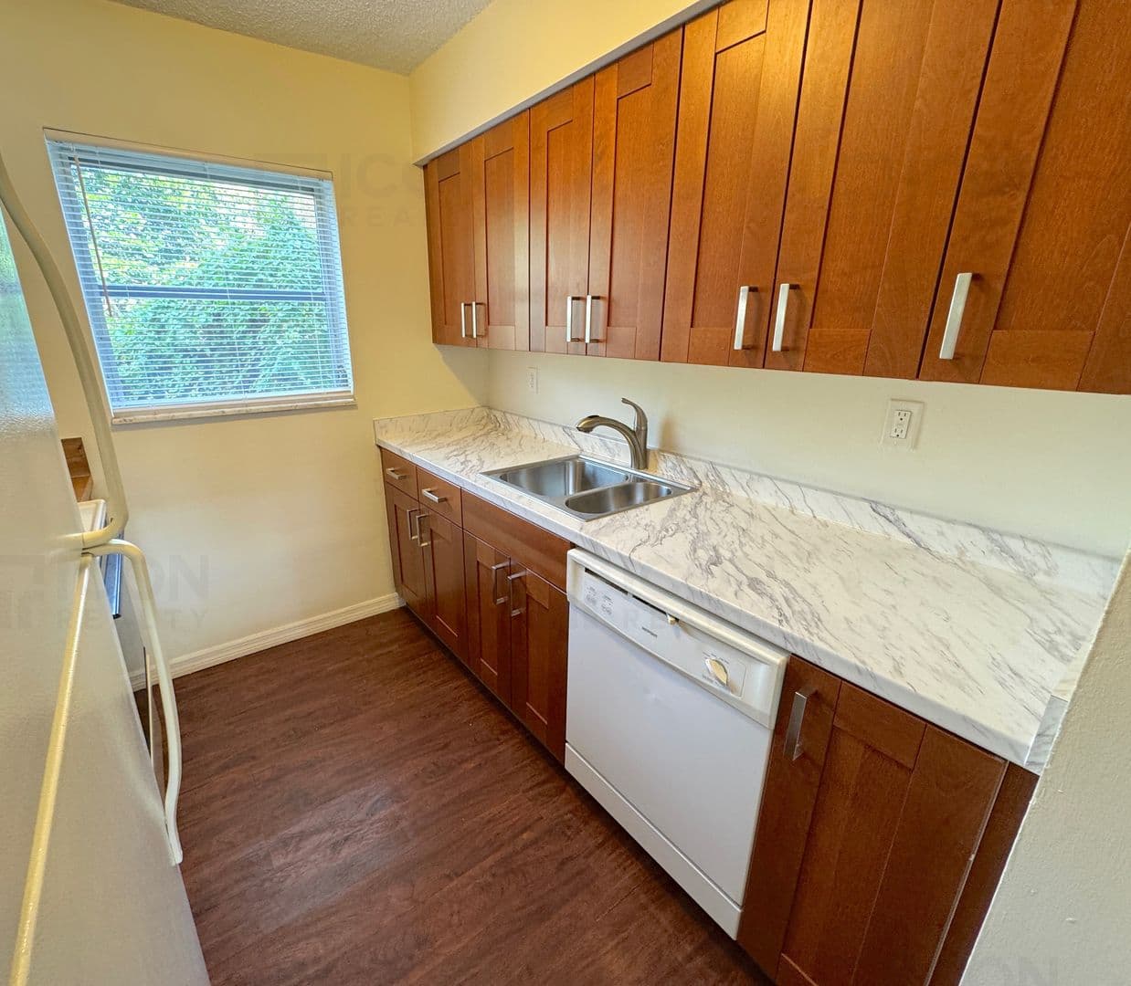 215 NW 25th Street - 5 2 of 8
