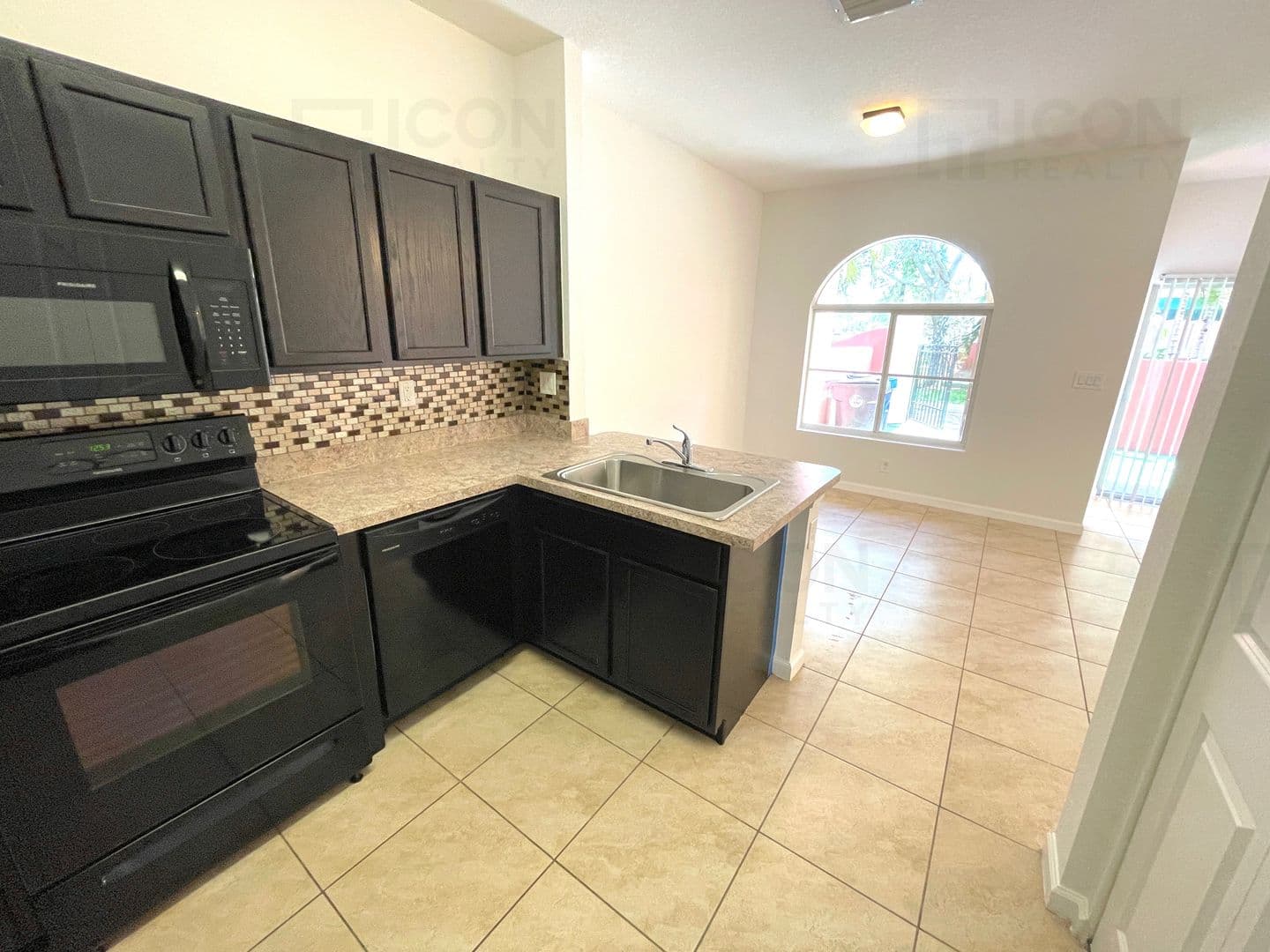 3627 NW 30th Court 4 of 8