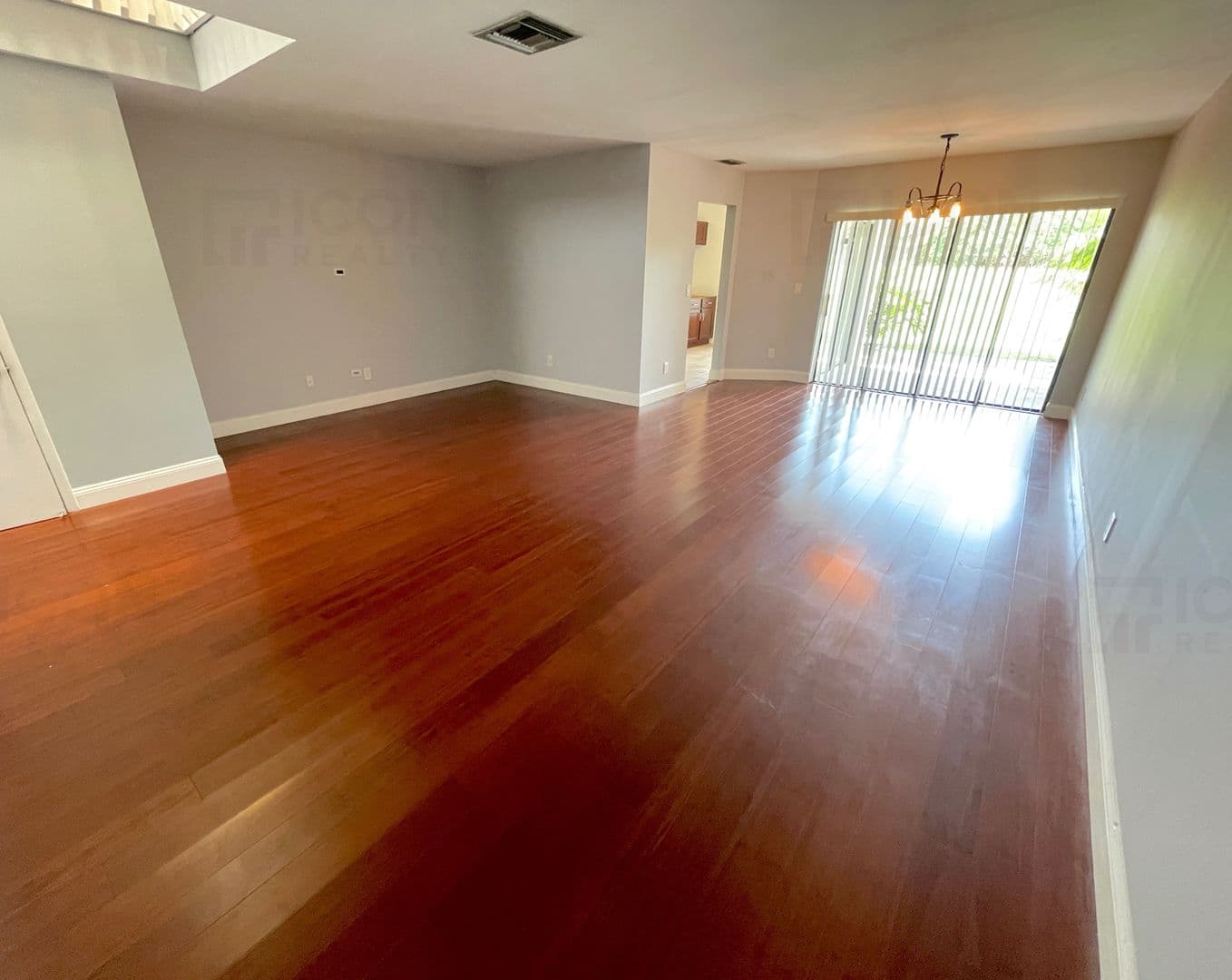 3613 Inverrary Boulevard W 3 of 16