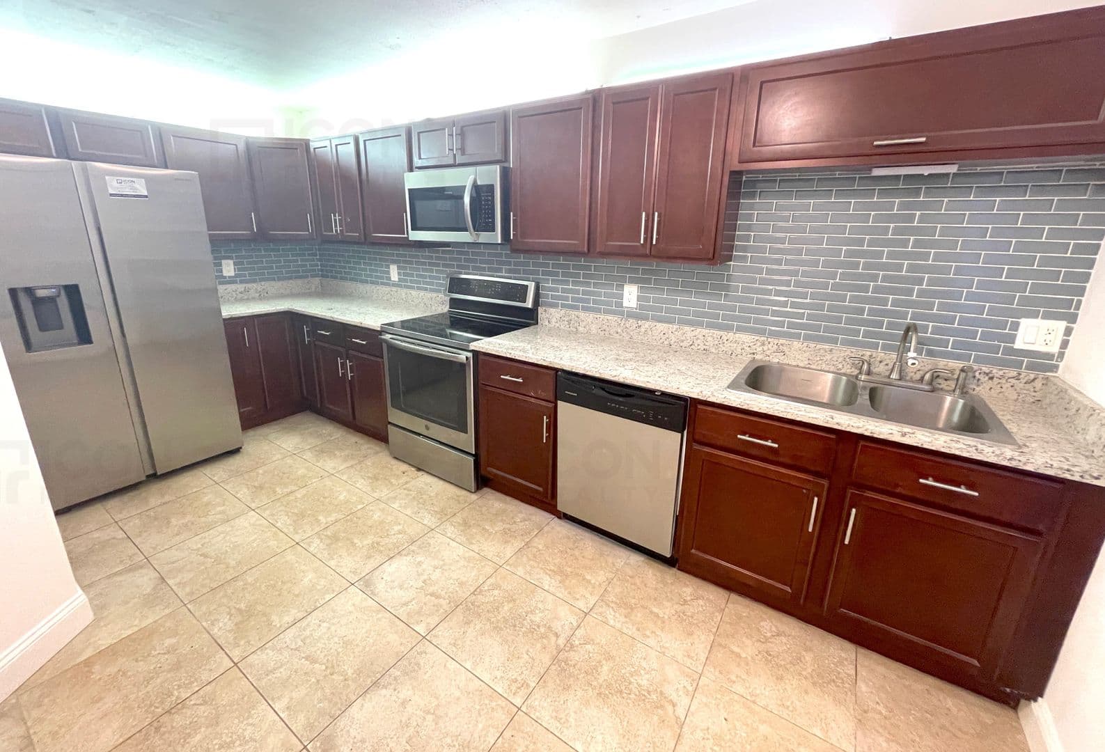3613 Inverrary Boulevard W 2 of 16