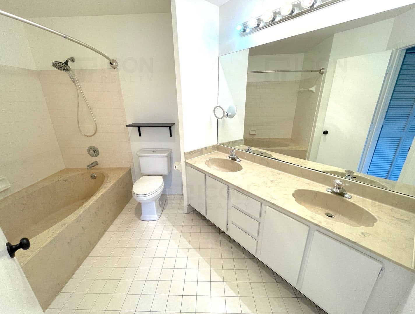 3613 Inverrary Boulevard W 9 of 16