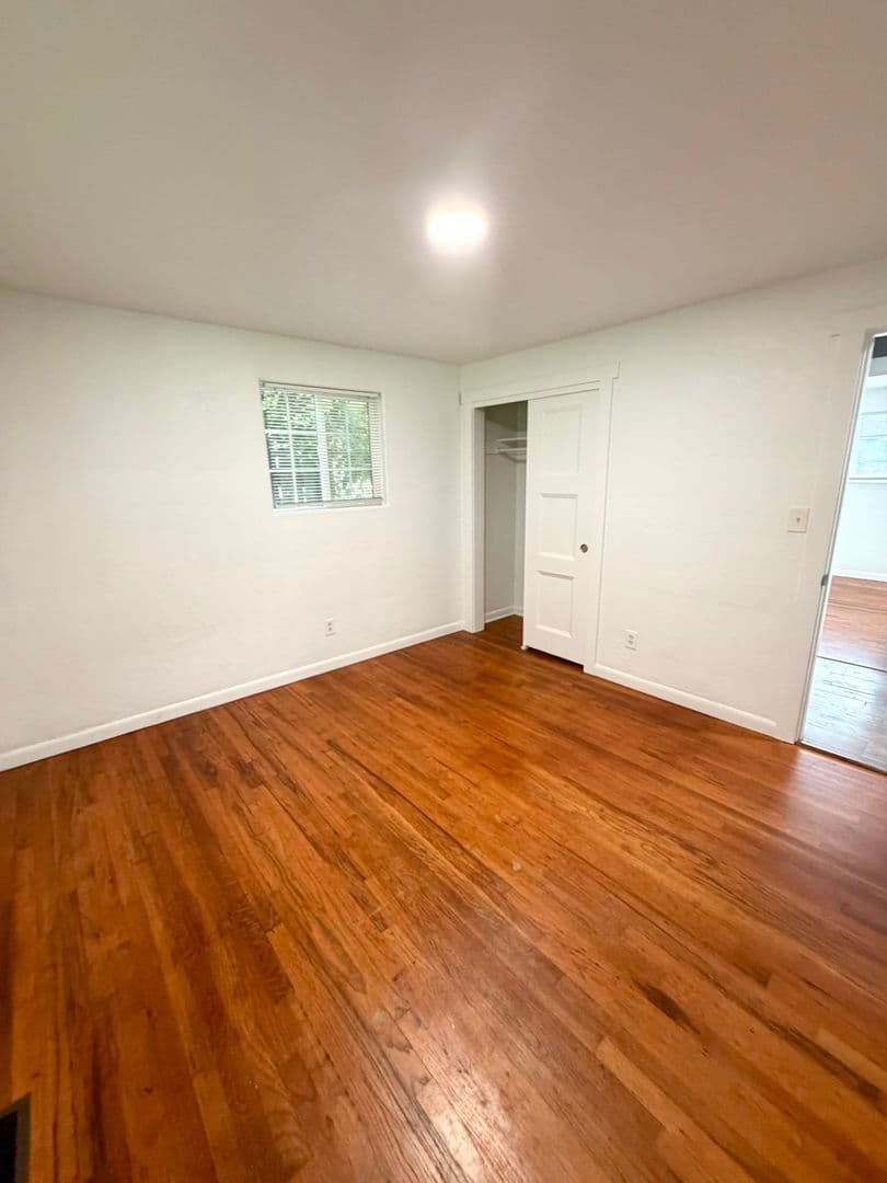 4023 CAROLINA AVE NE 11 of 20