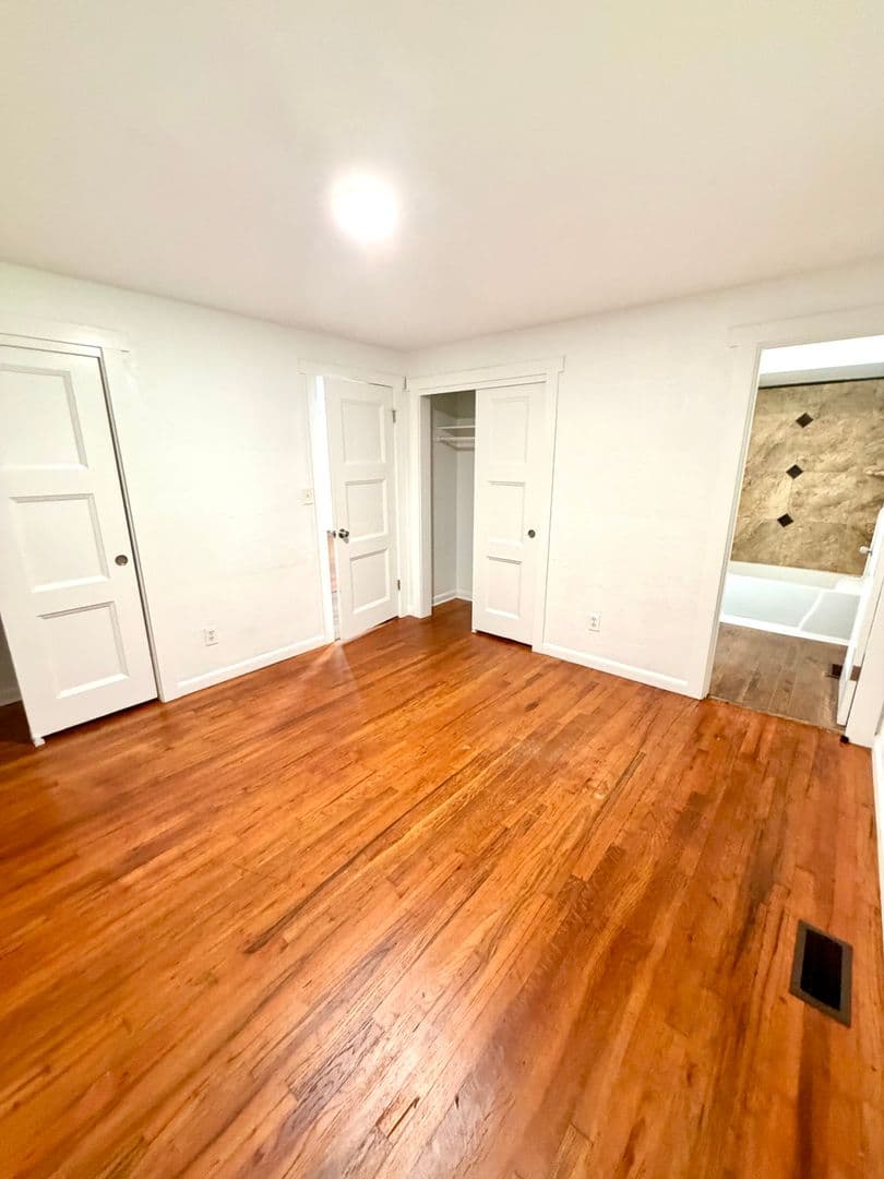 4023 CAROLINA AVE NE 10 of 20