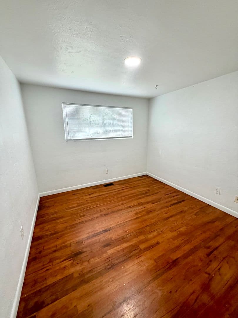 4023 CAROLINA AVE NE 8 of 20